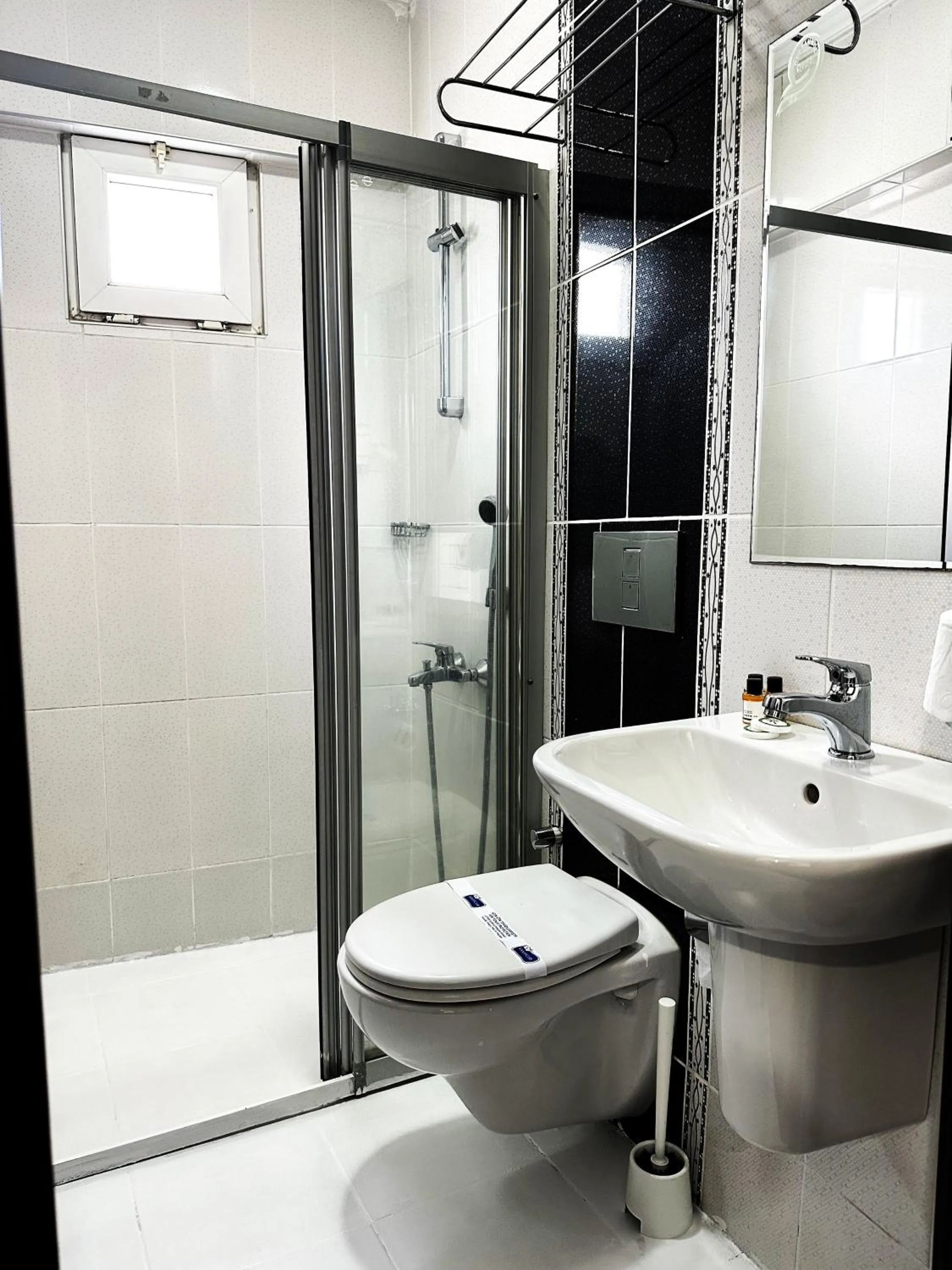 Bathroom in Kestanbol Hotel