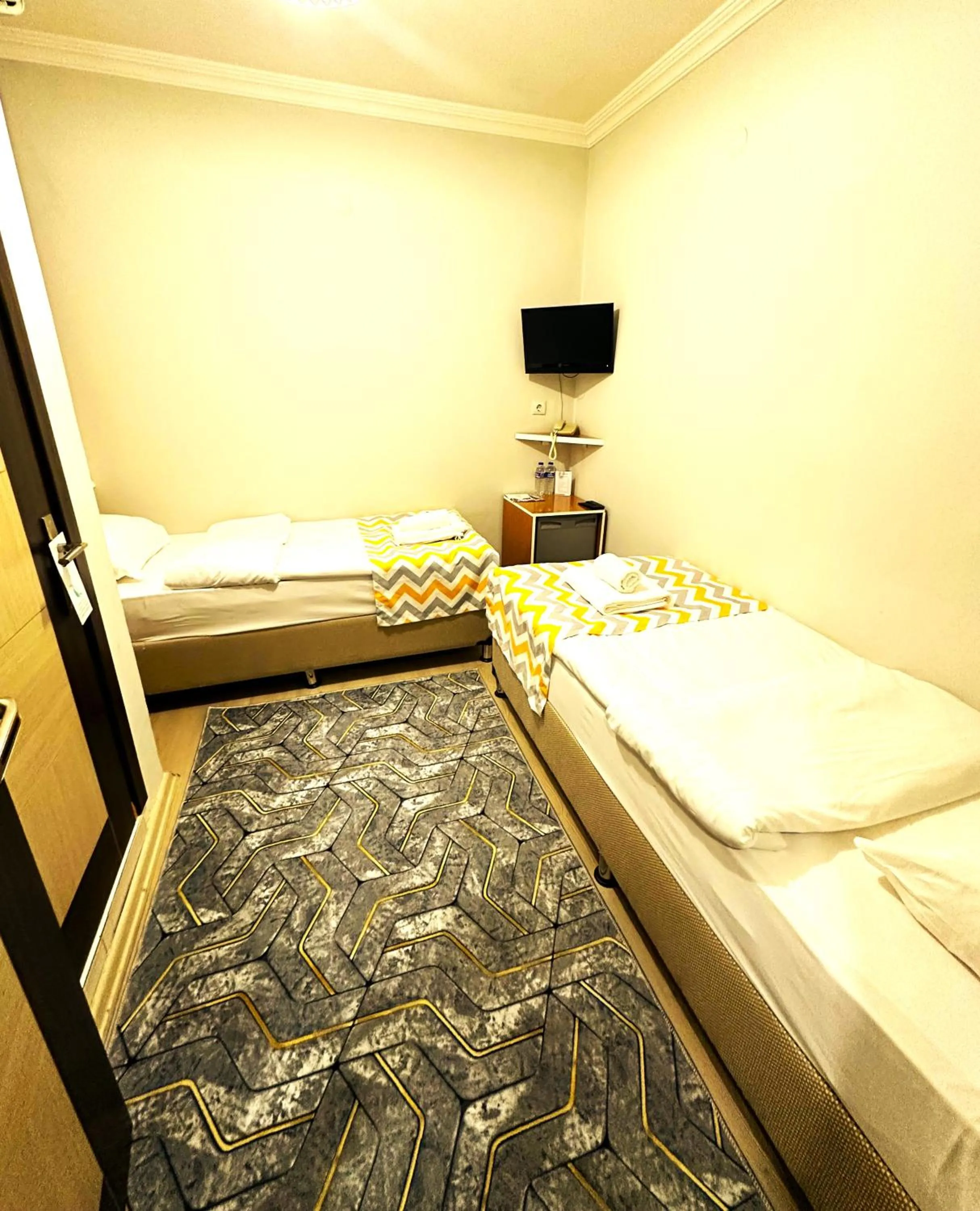 Photo of the whole room, Bed in Kestanbol Hotel