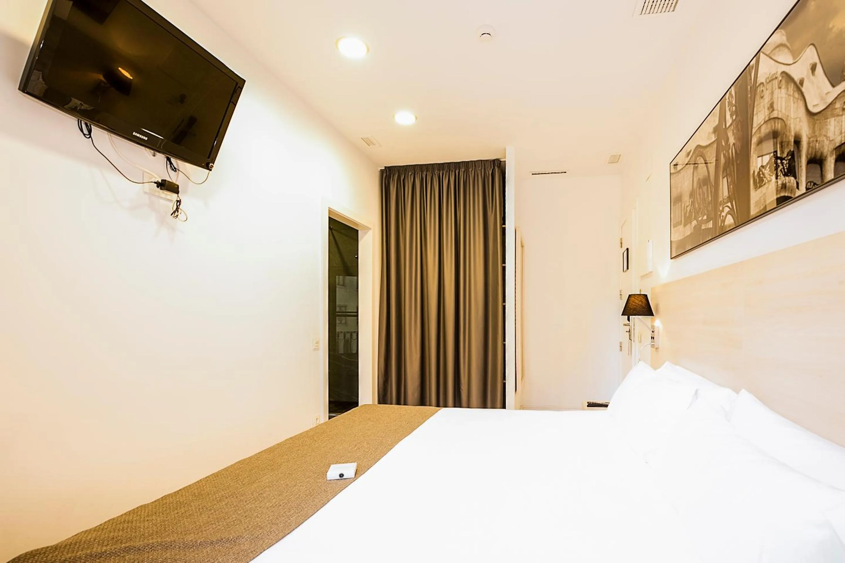 Photo of the whole room, Bed in The 8 Boutique B&B