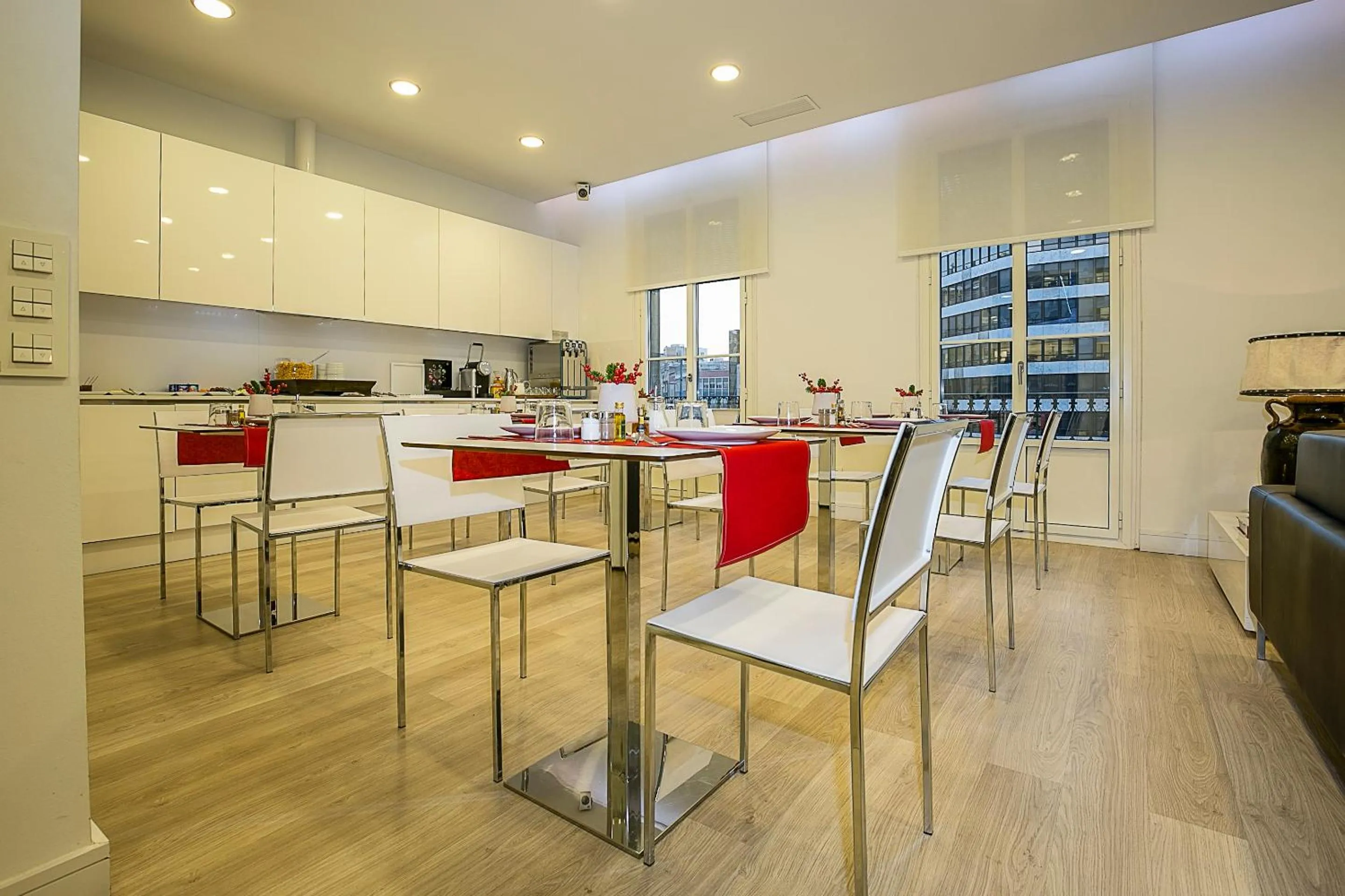 Restaurant/places to eat in The 8 Boutique B&B