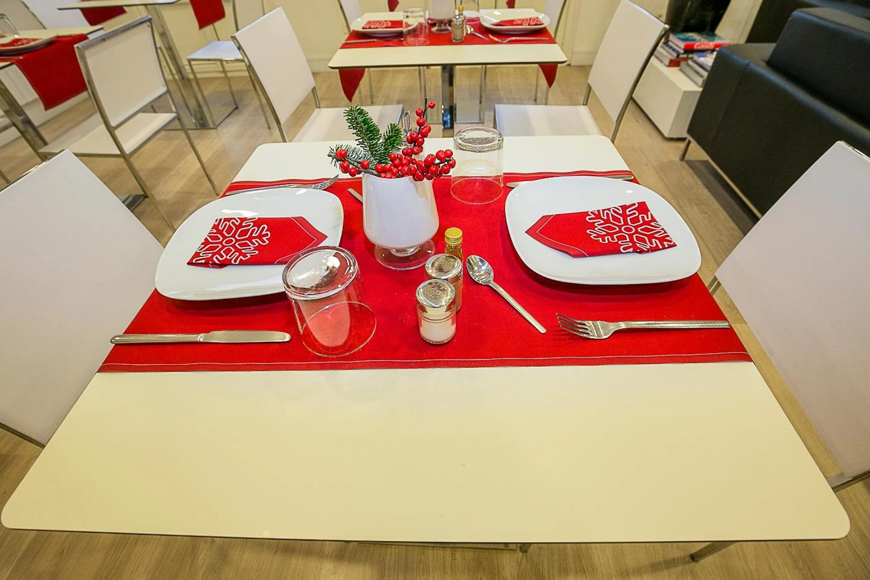 Restaurant/places to eat in The 8 Boutique B&B