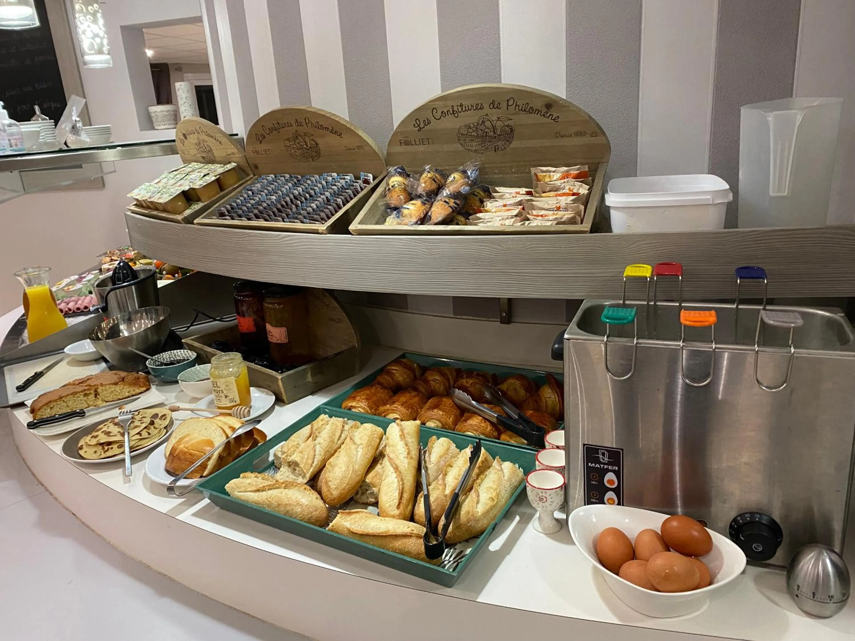 Breakfast in Contact Hôtel Lunotel Saint Lô