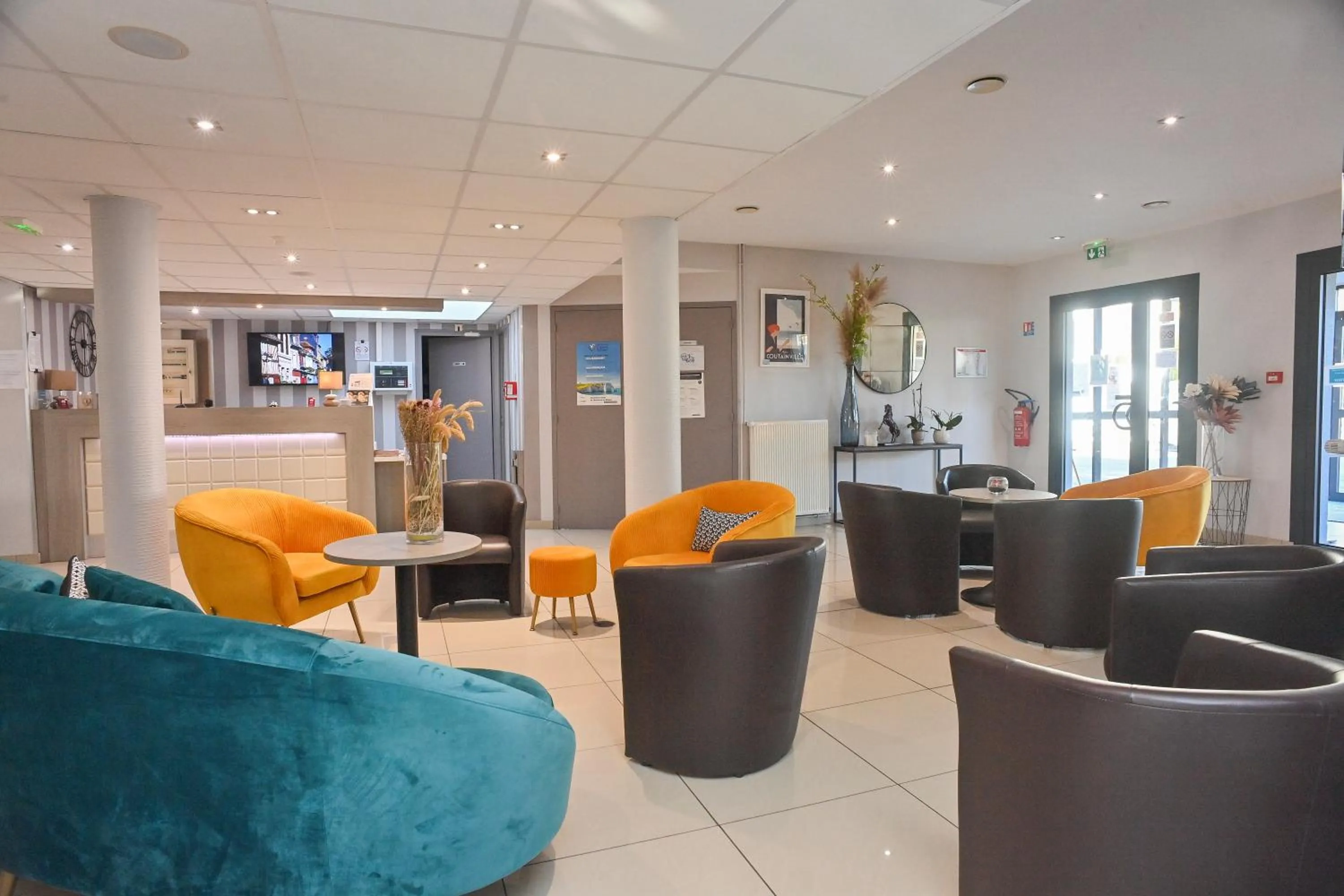 Lobby or reception in Contact Hôtel Lunotel Saint Lô