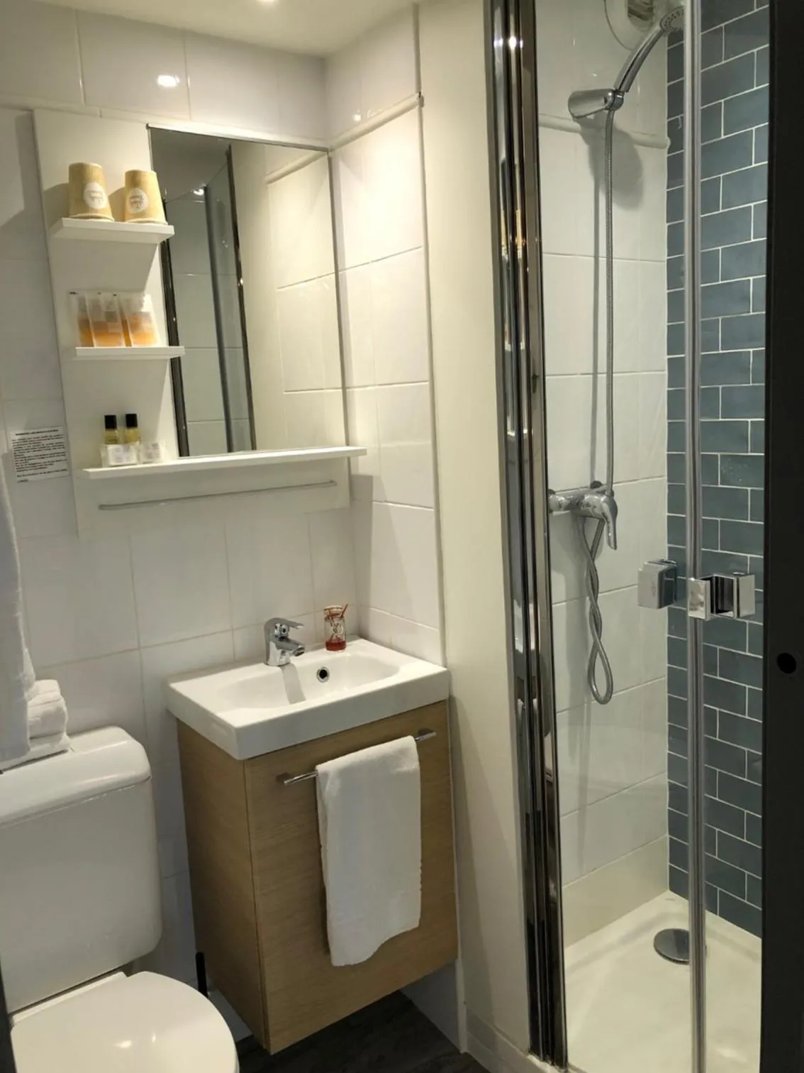 Shower in Contact Hôtel Lunotel Saint Lô