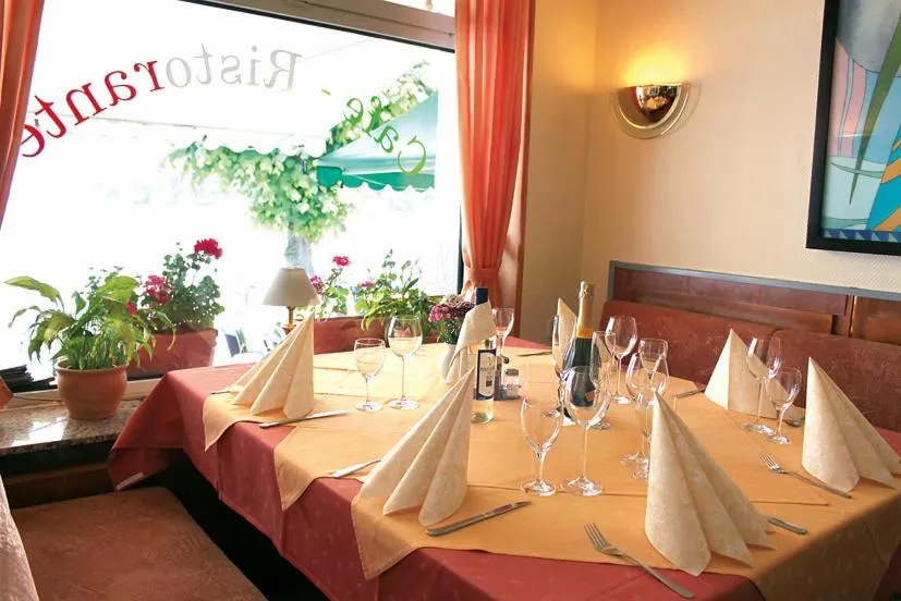 Restaurant/places to eat in Hotel Vater Rhein