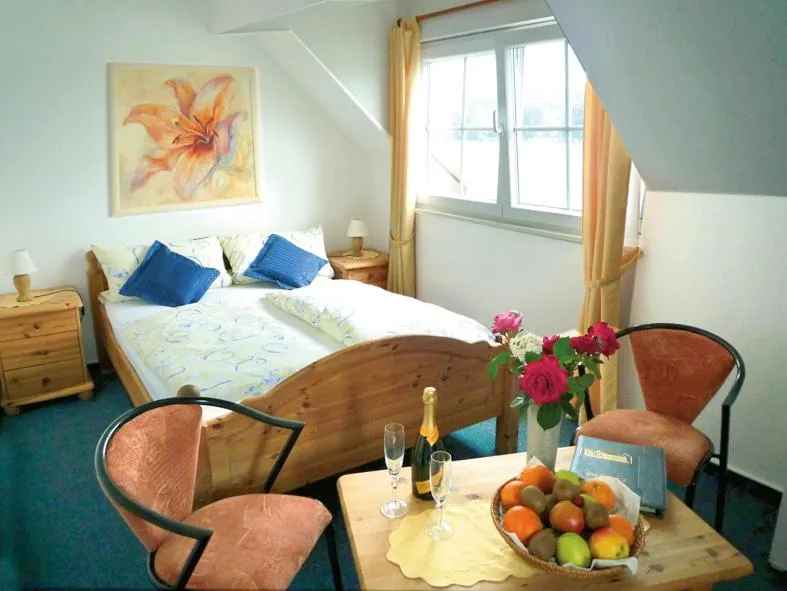 Day, Bed in Hotel Vater Rhein