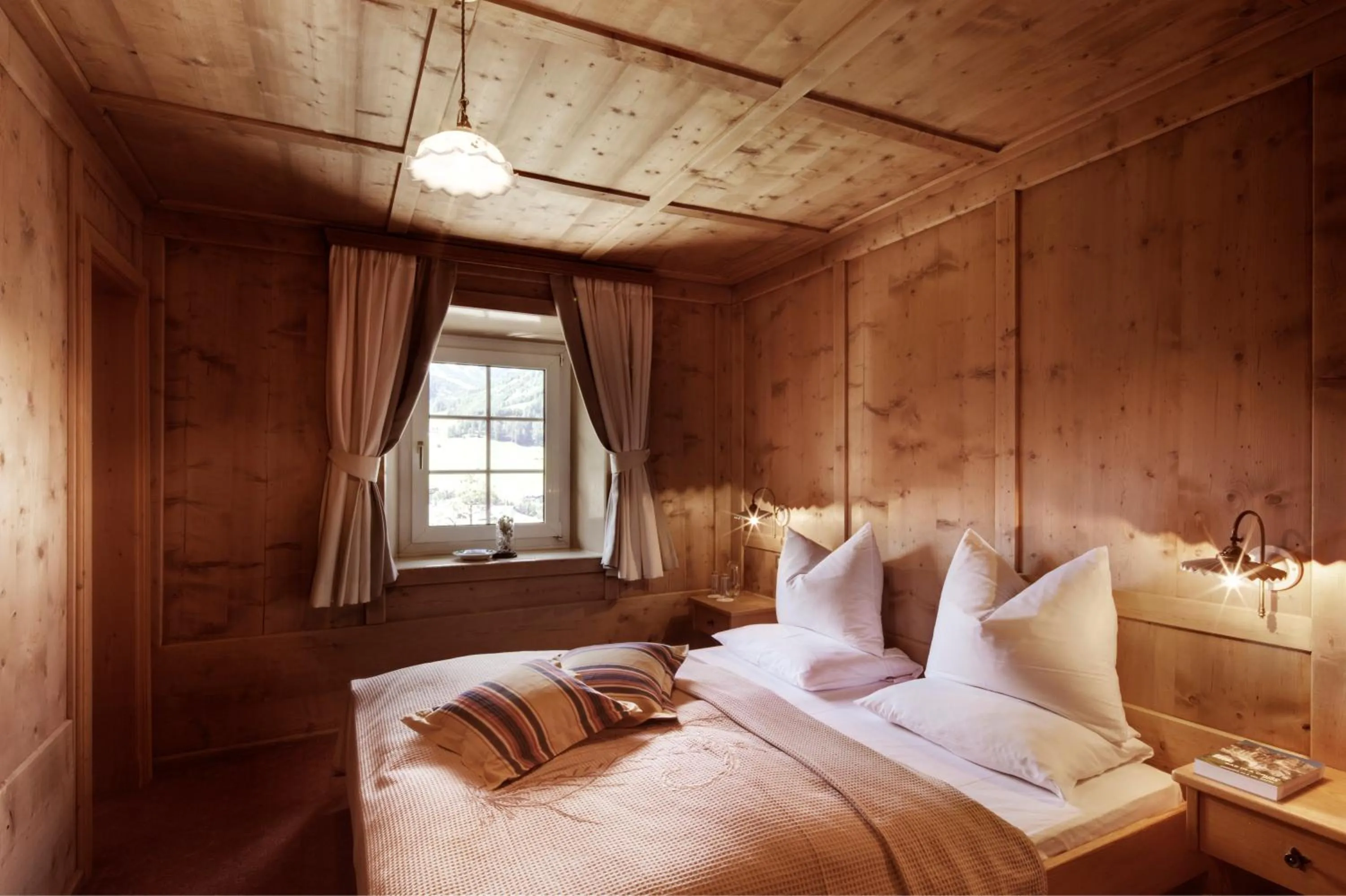 Bed in Berghotel Ladinia