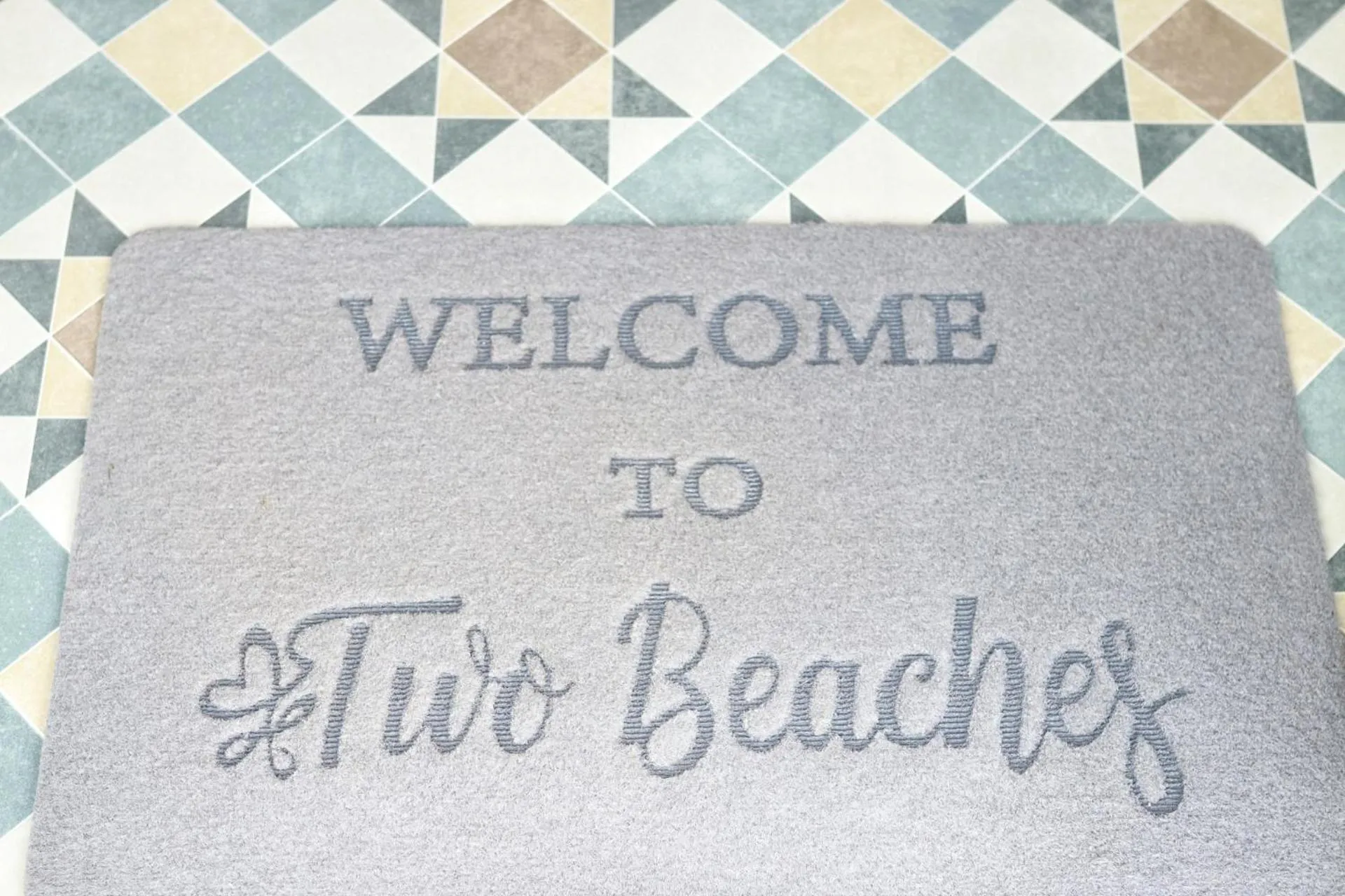 Facade/entrance in Two Beaches