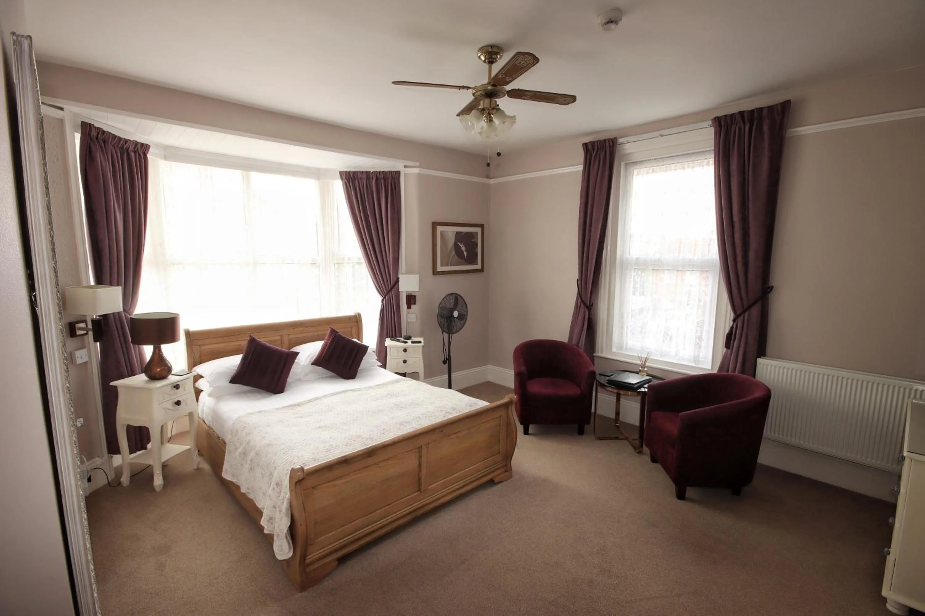 Photo of the whole room, Bed in Two Beaches