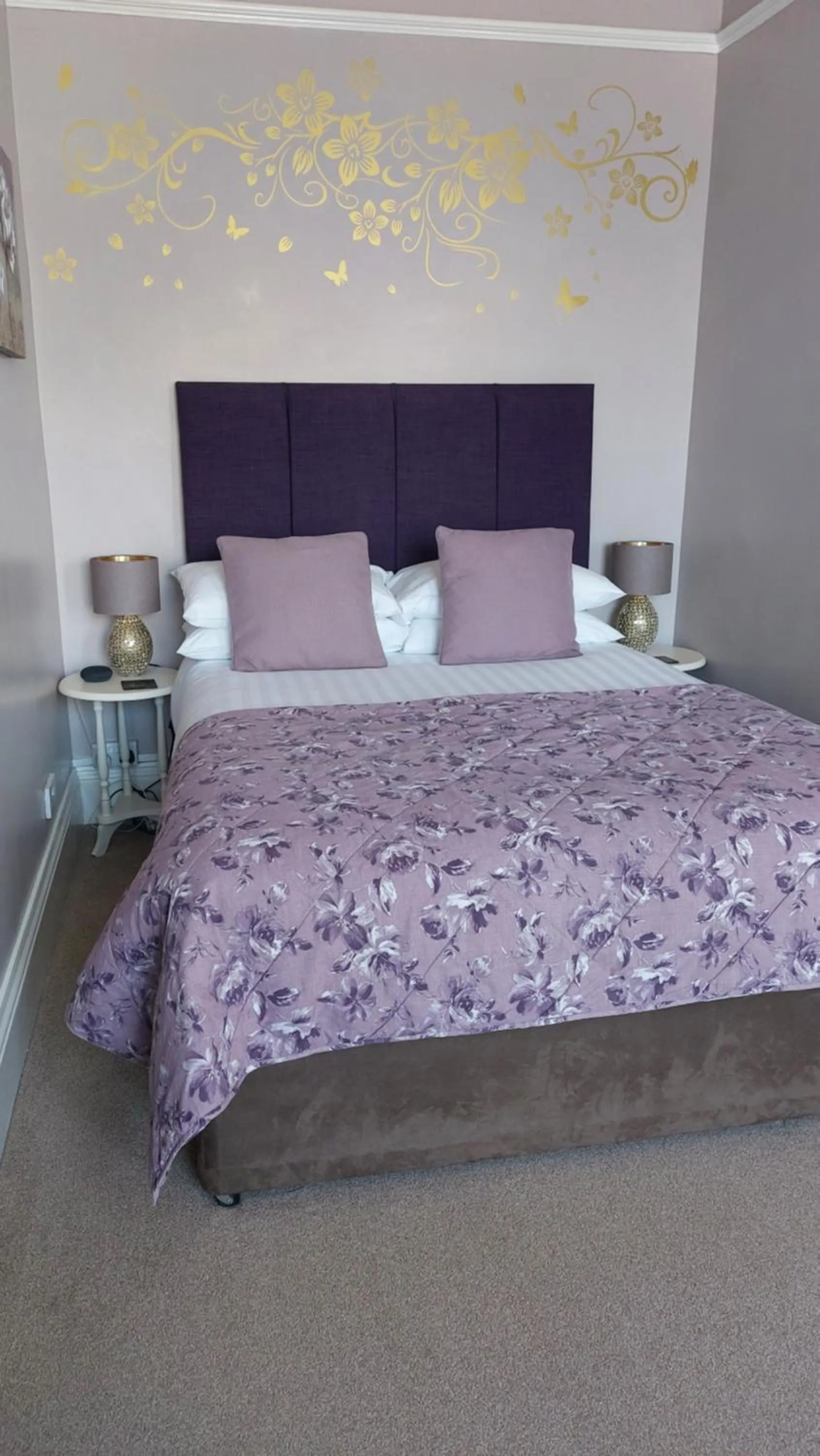 Bedroom, Bed in Two Beaches