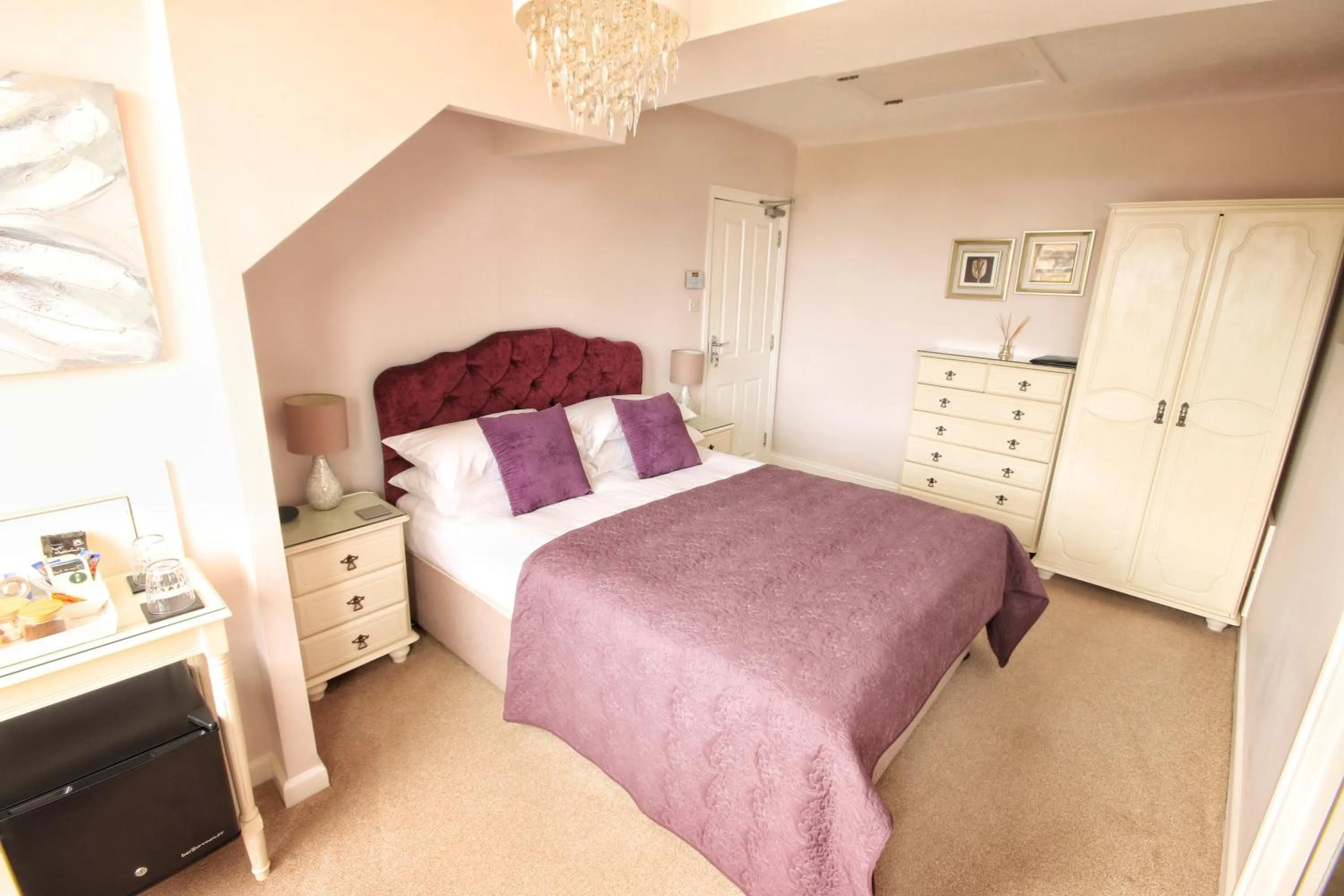 Photo of the whole room, Bed in Two Beaches