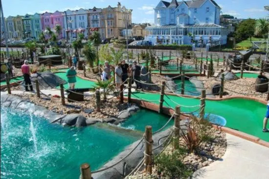 Minigolf in Two Beaches
