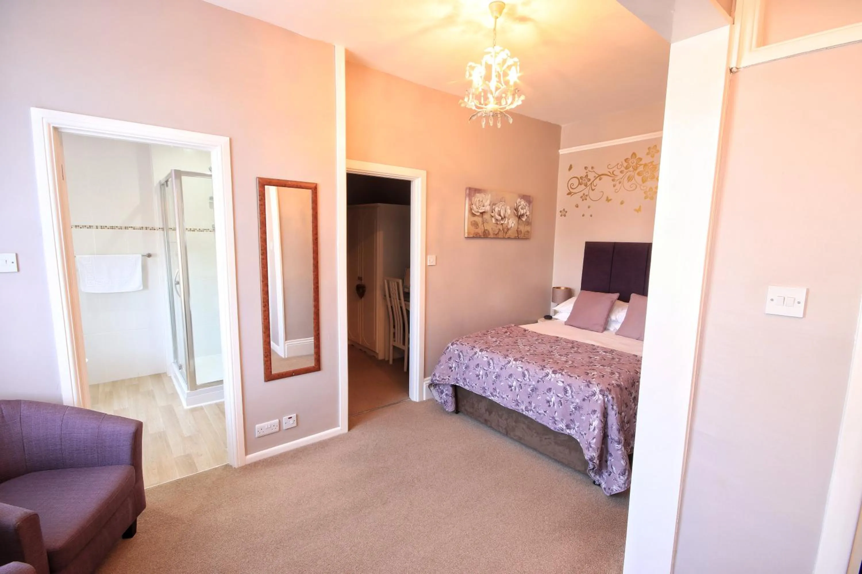 Bedroom, Bed in Two Beaches