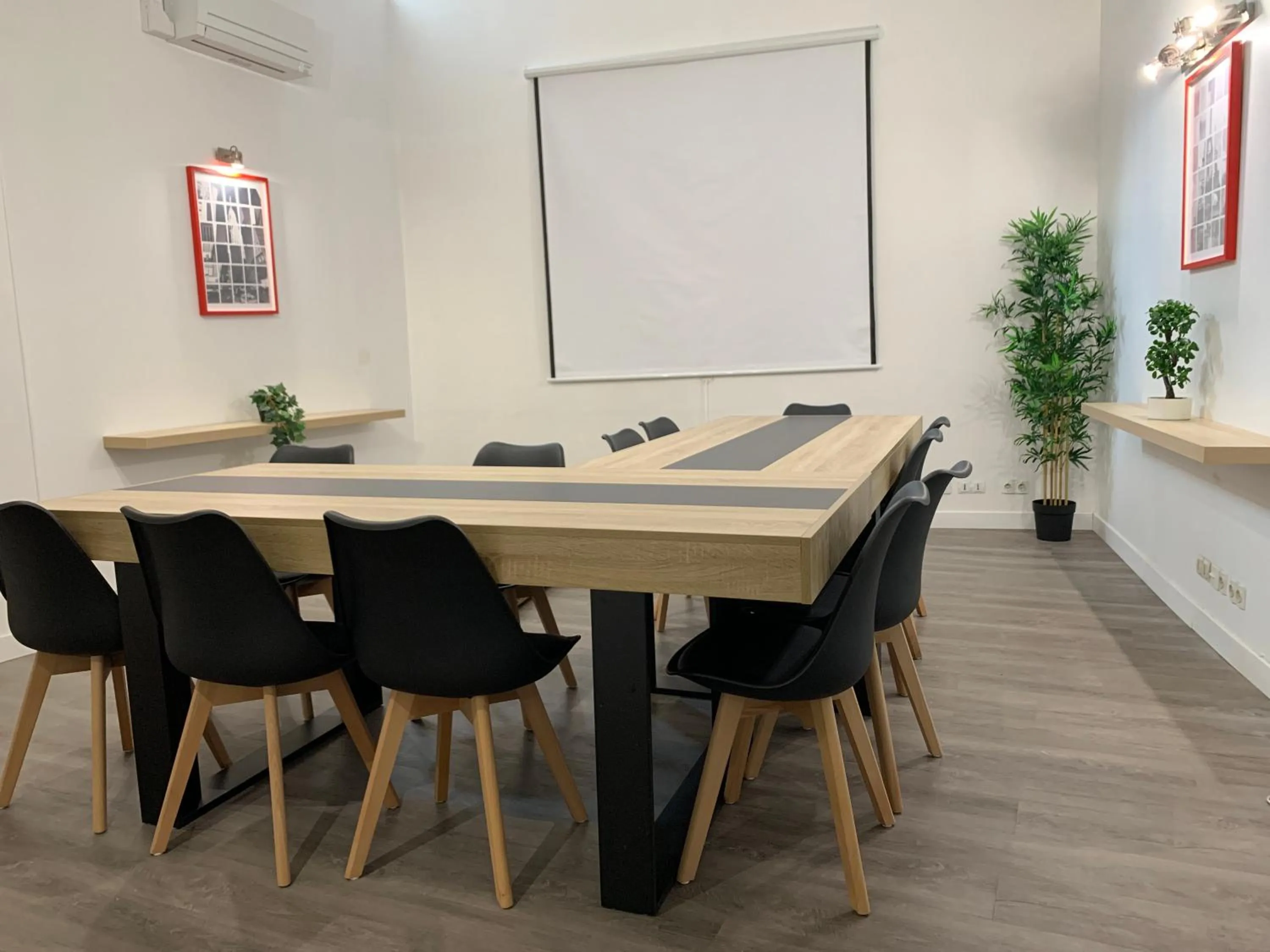 Meeting/conference room in Alyss Saphir Cambronne Eiffel