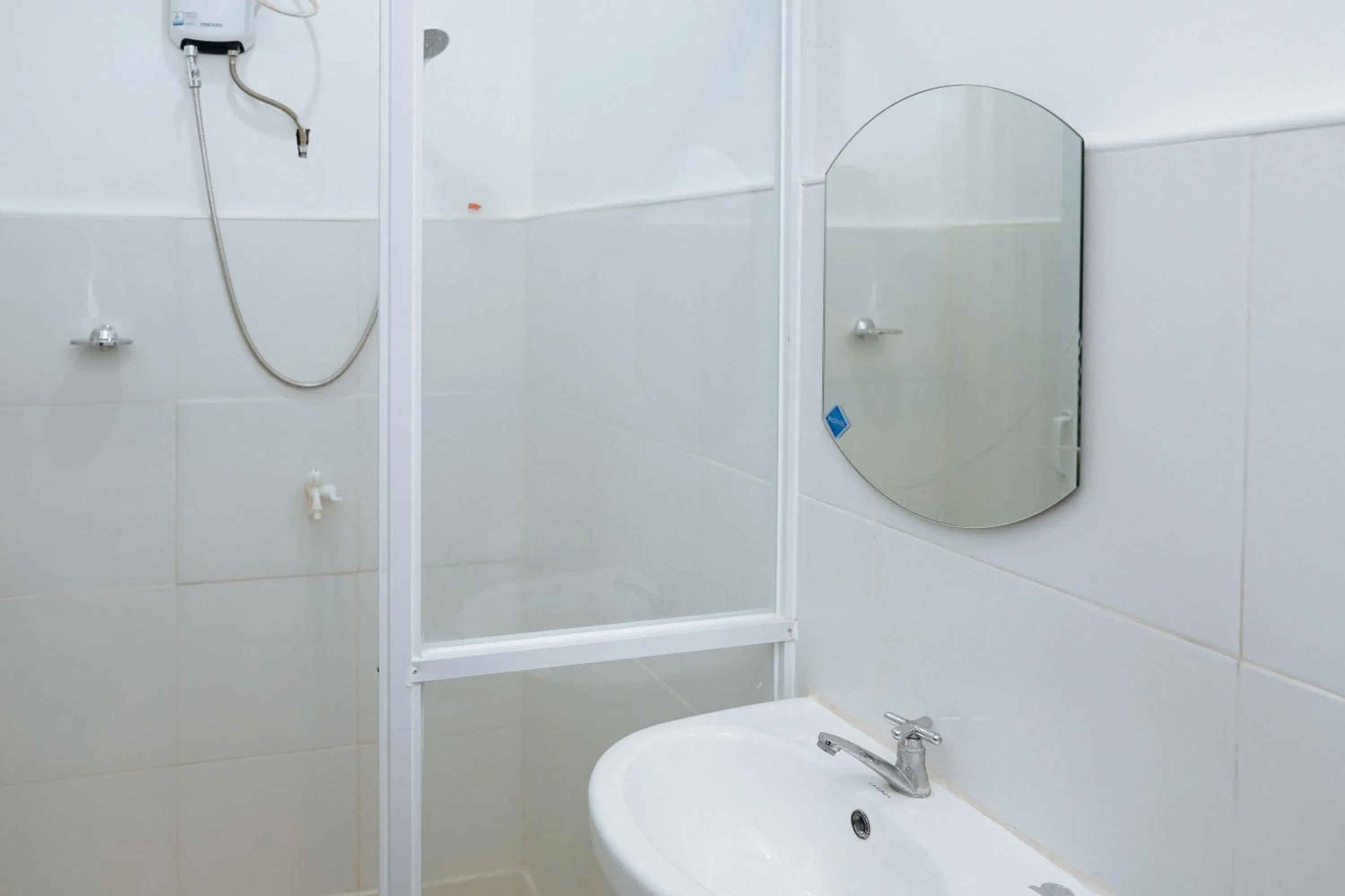 Shower in RedDoorz Plus at Billy's Resort Oslob