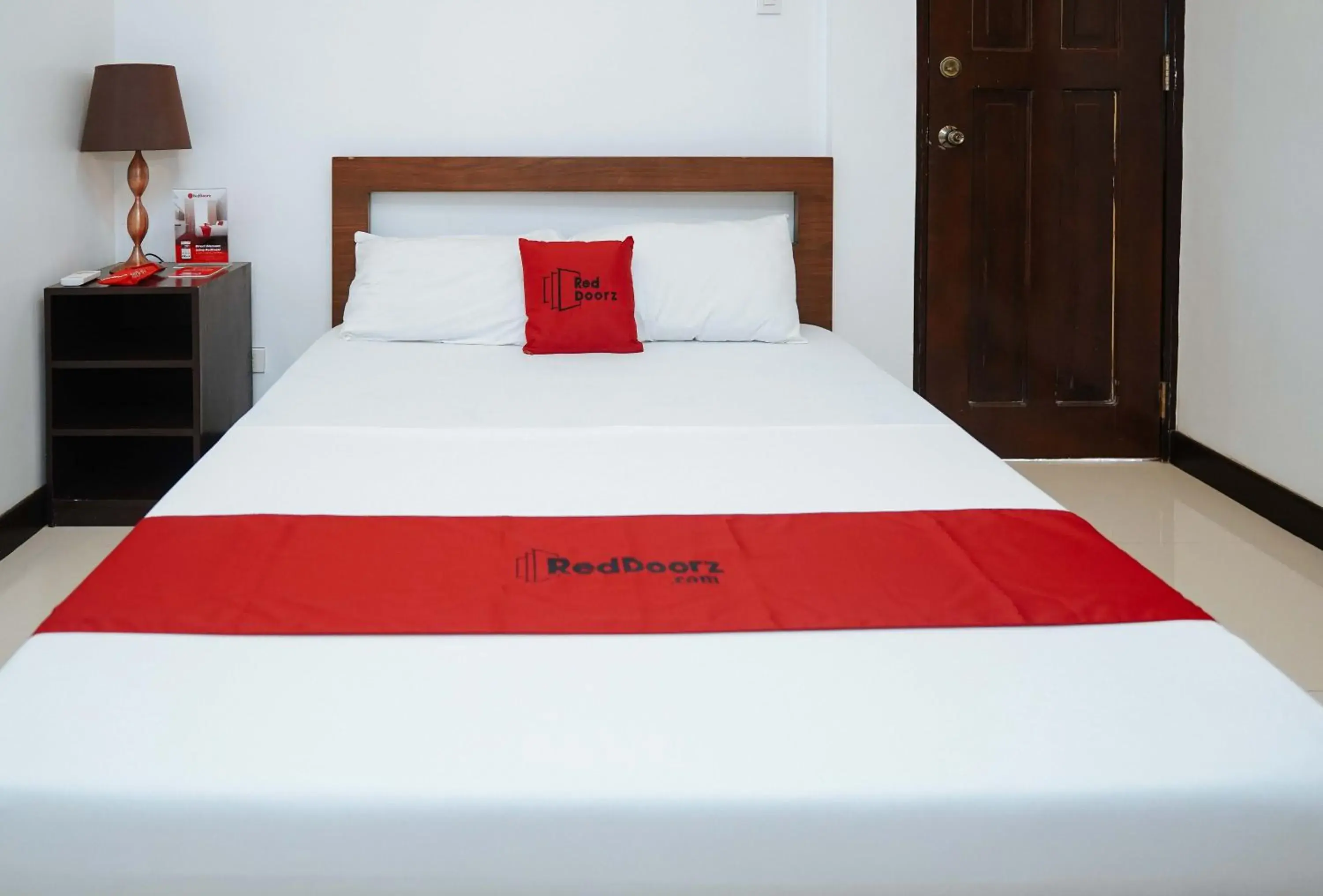 Bed in RedDoorz Plus at Billy's Resort Oslob Bed in RedDoorz Plus at Billy's Resort Oslob