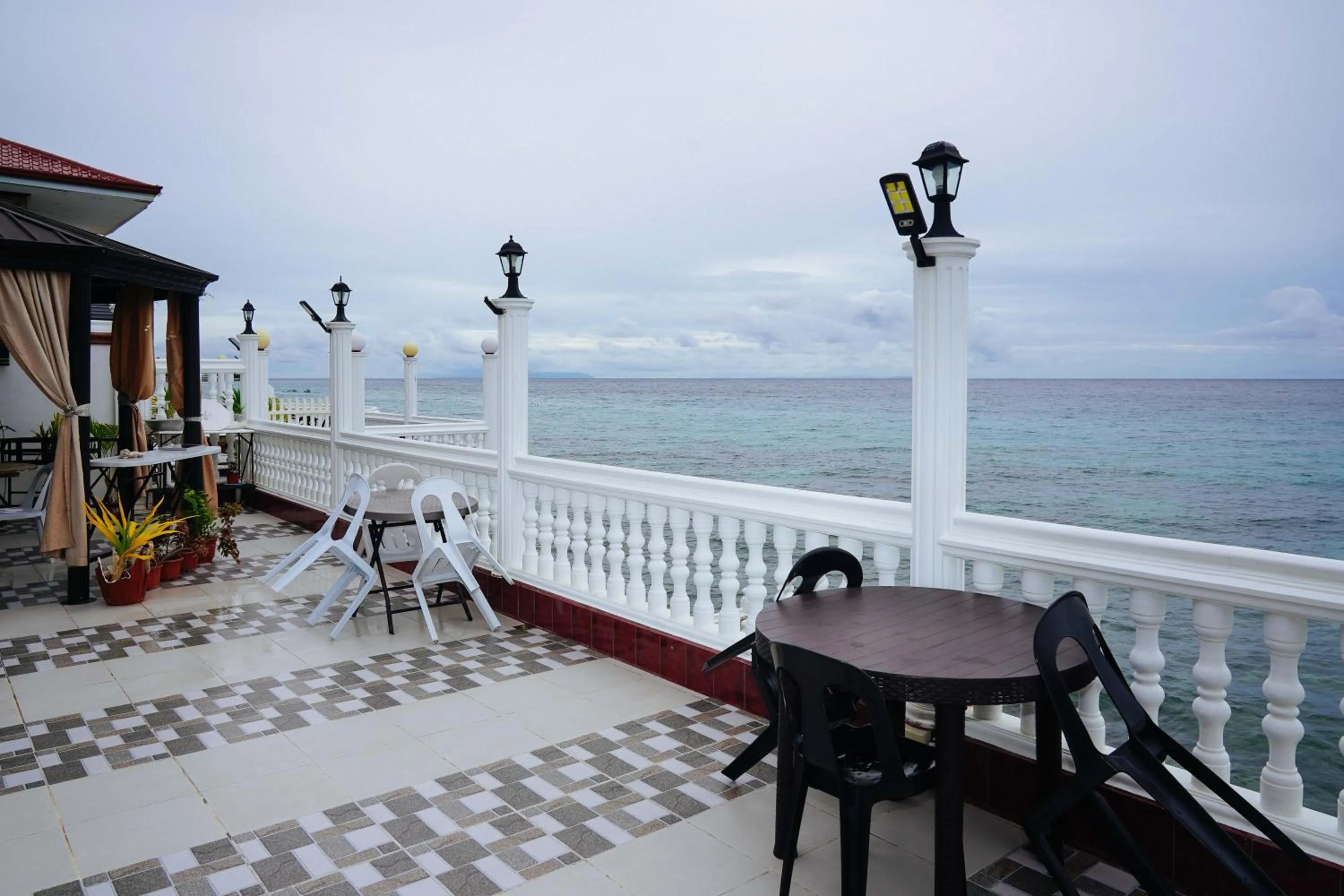 Balcony/Terrace in RedDoorz Plus at Billy's Resort Oslob