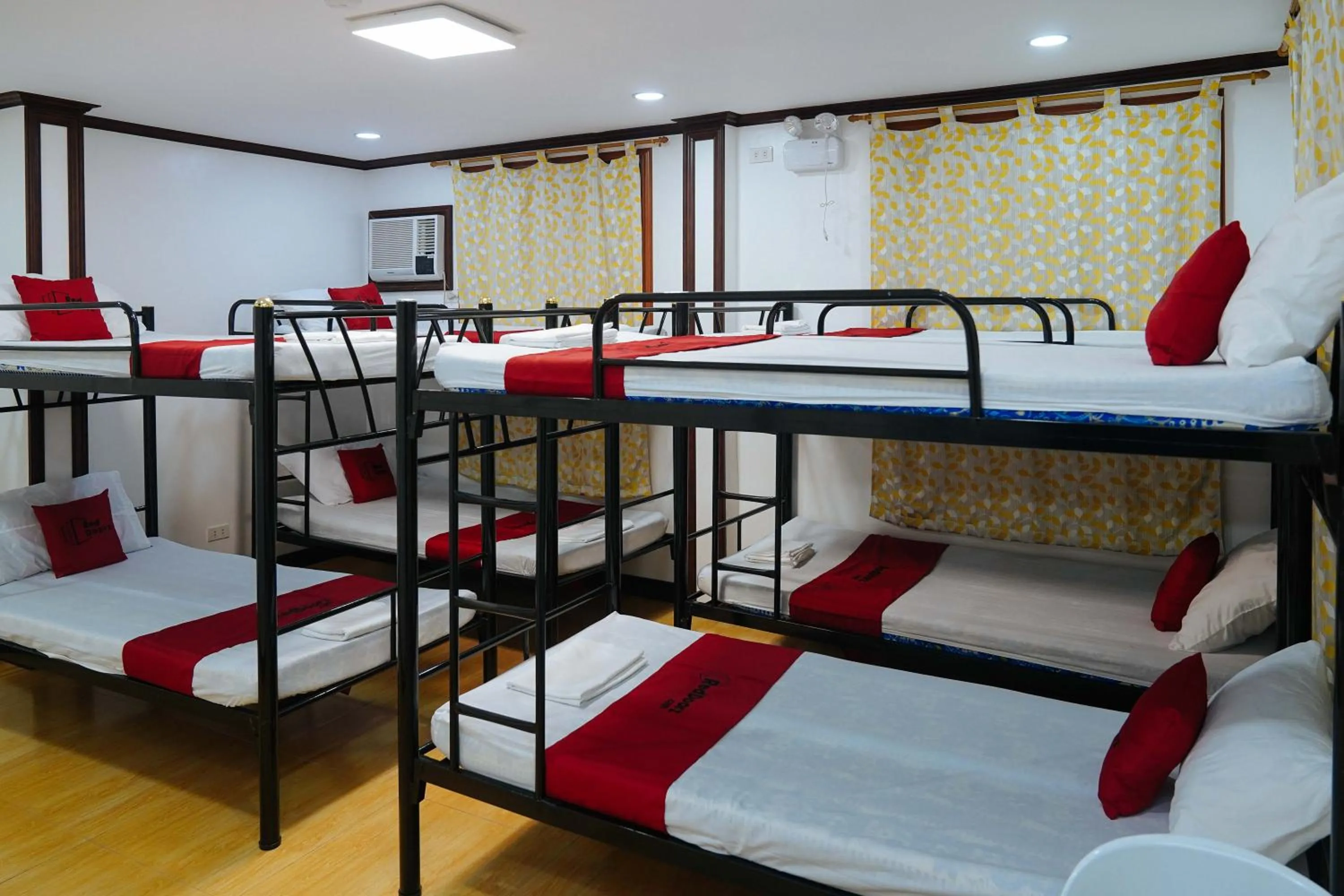 Bed in RedDoorz Plus at Billy's Resort Oslob