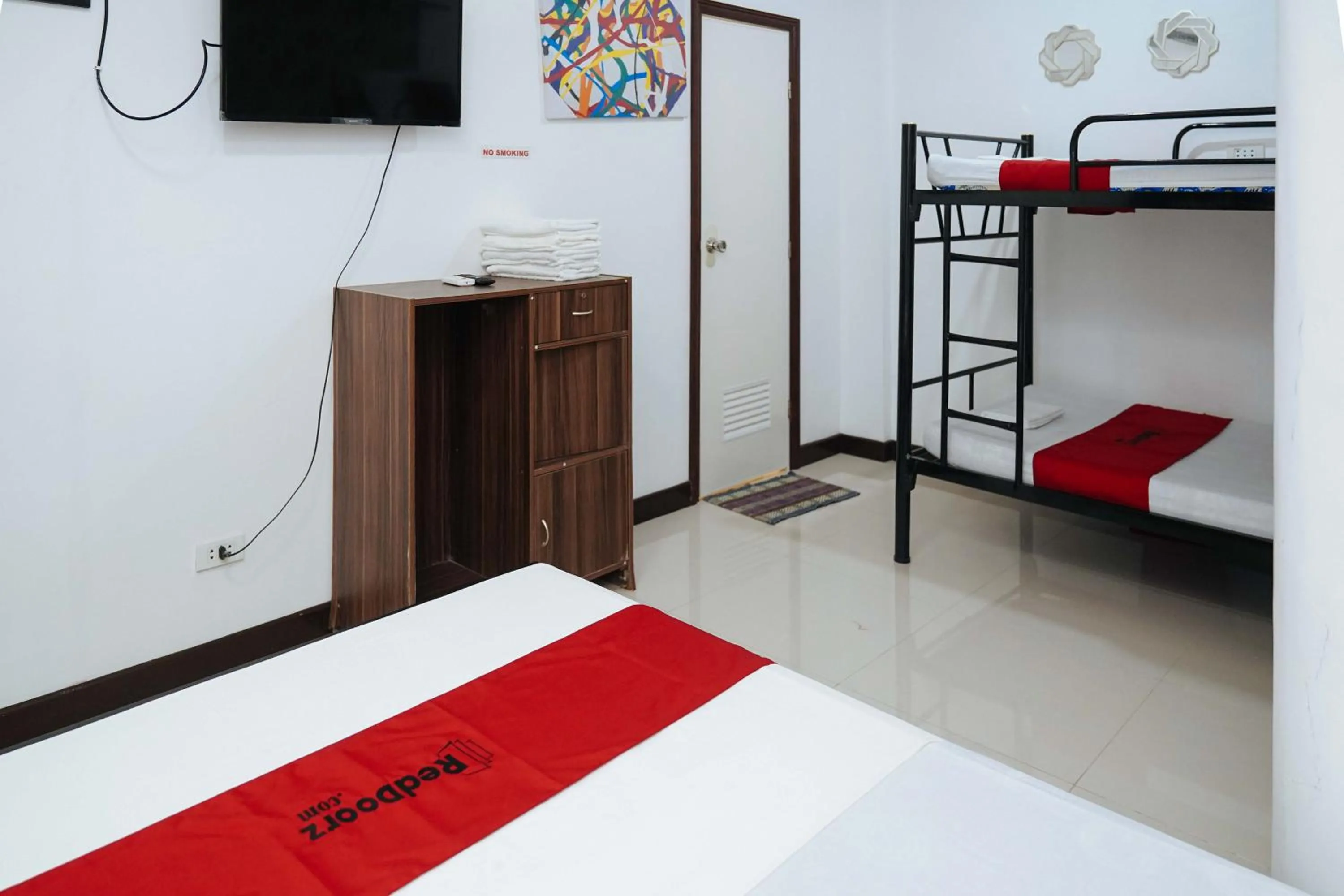TV and multimedia, Bed in RedDoorz Plus at Billy's Resort Oslob