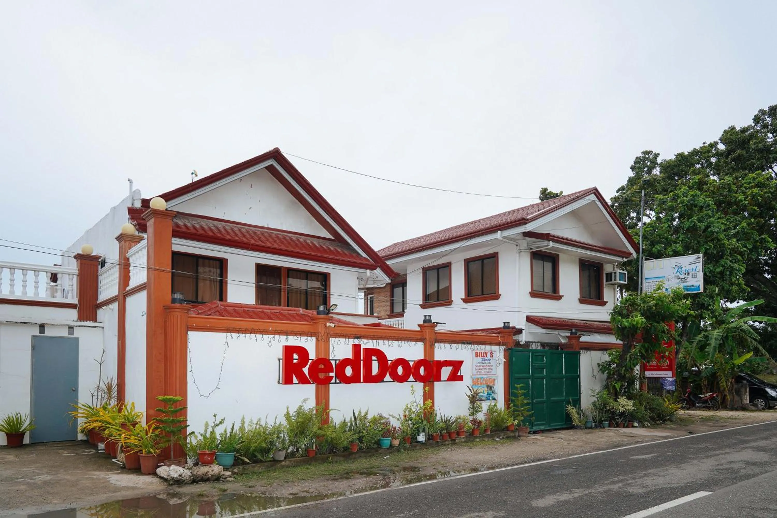 Property building in RedDoorz Plus at Billy's Resort Oslob