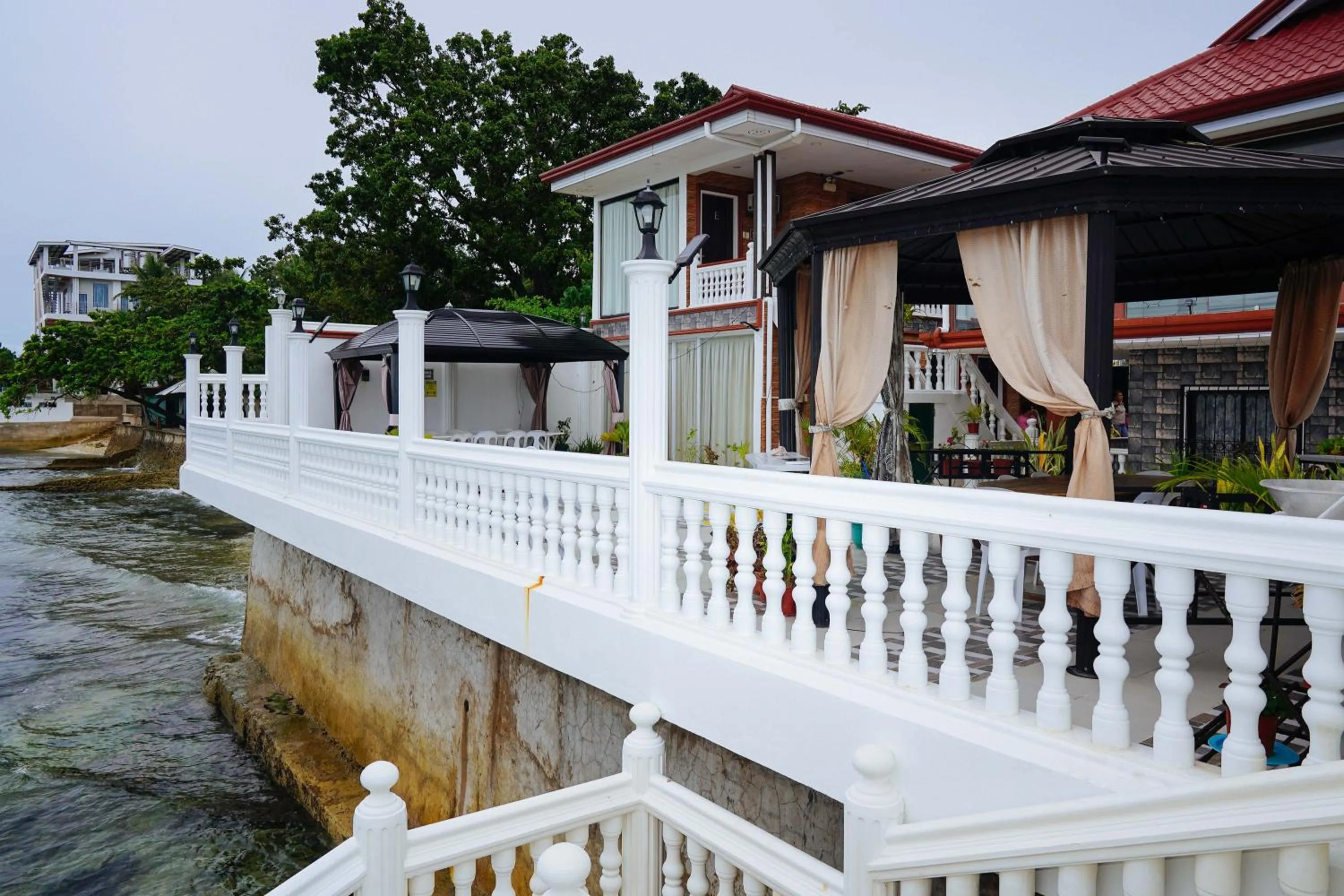 Balcony/Terrace in RedDoorz Plus at Billy's Resort Oslob