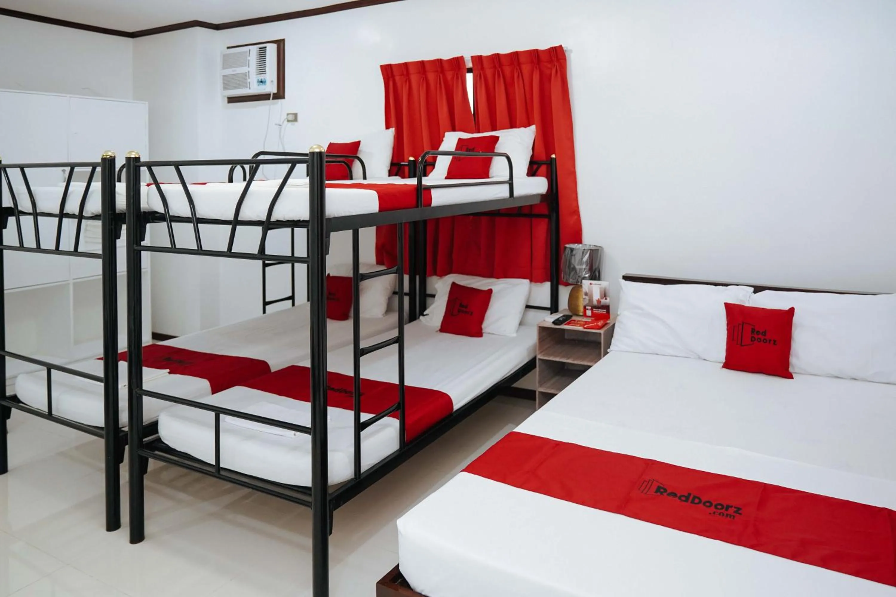 Photo of the whole room, Bed in RedDoorz Plus at Billy's Resort Oslob