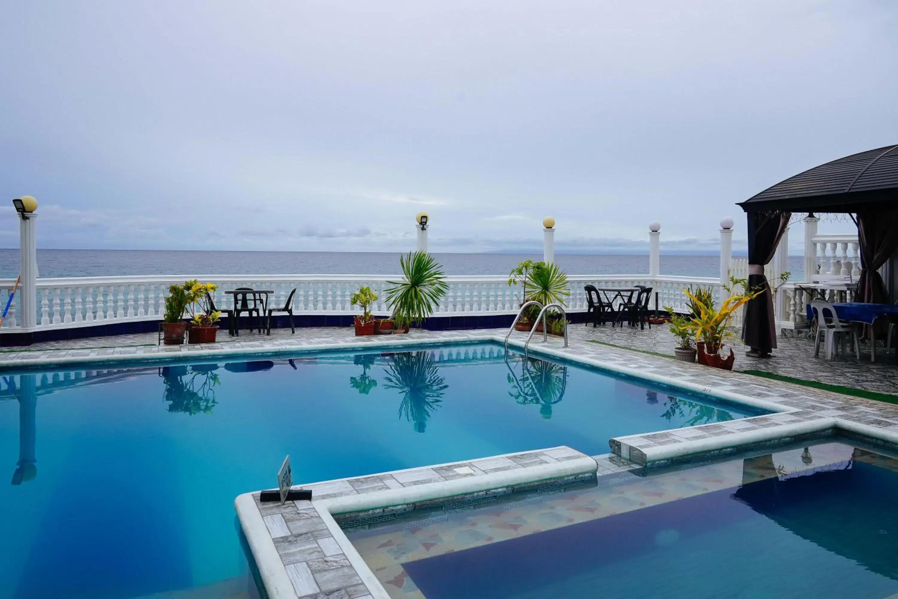 Swimming pool in RedDoorz Plus at Billy's Resort Oslob Swimming pool in RedDoorz Plus at Billy's Resort Oslob