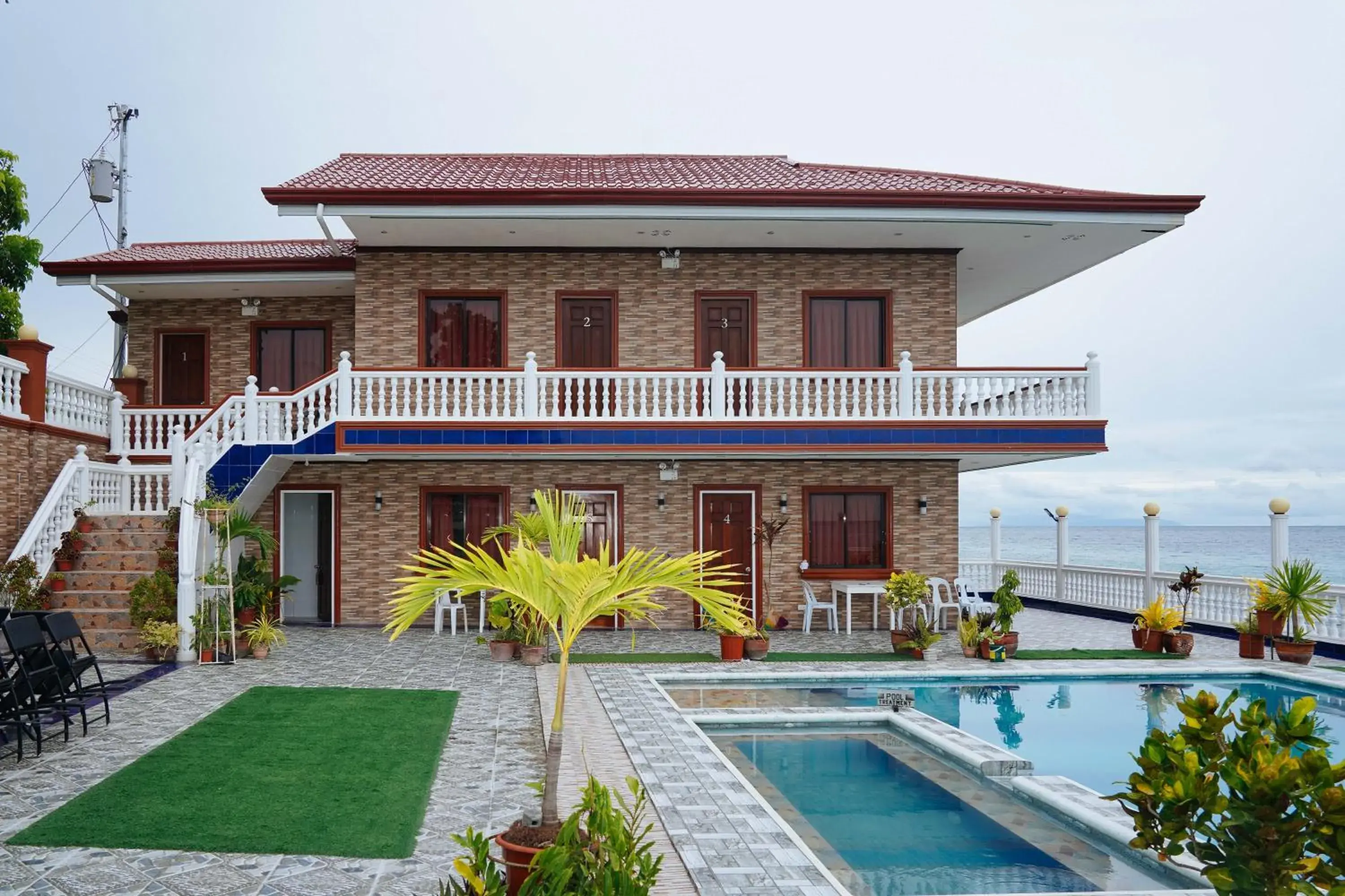 Swimming pool in RedDoorz Plus at Billy's Resort Oslob Swimming pool in RedDoorz Plus at Billy's Resort Oslob