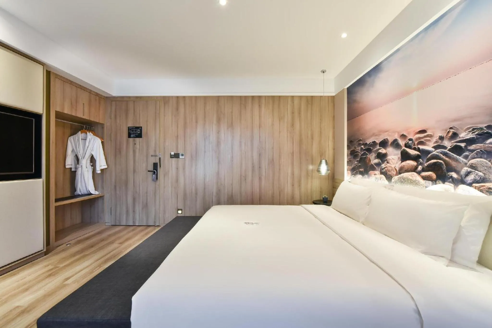 Photo of the whole room, Bed in Atour Hotel Dalian Lvshunkou