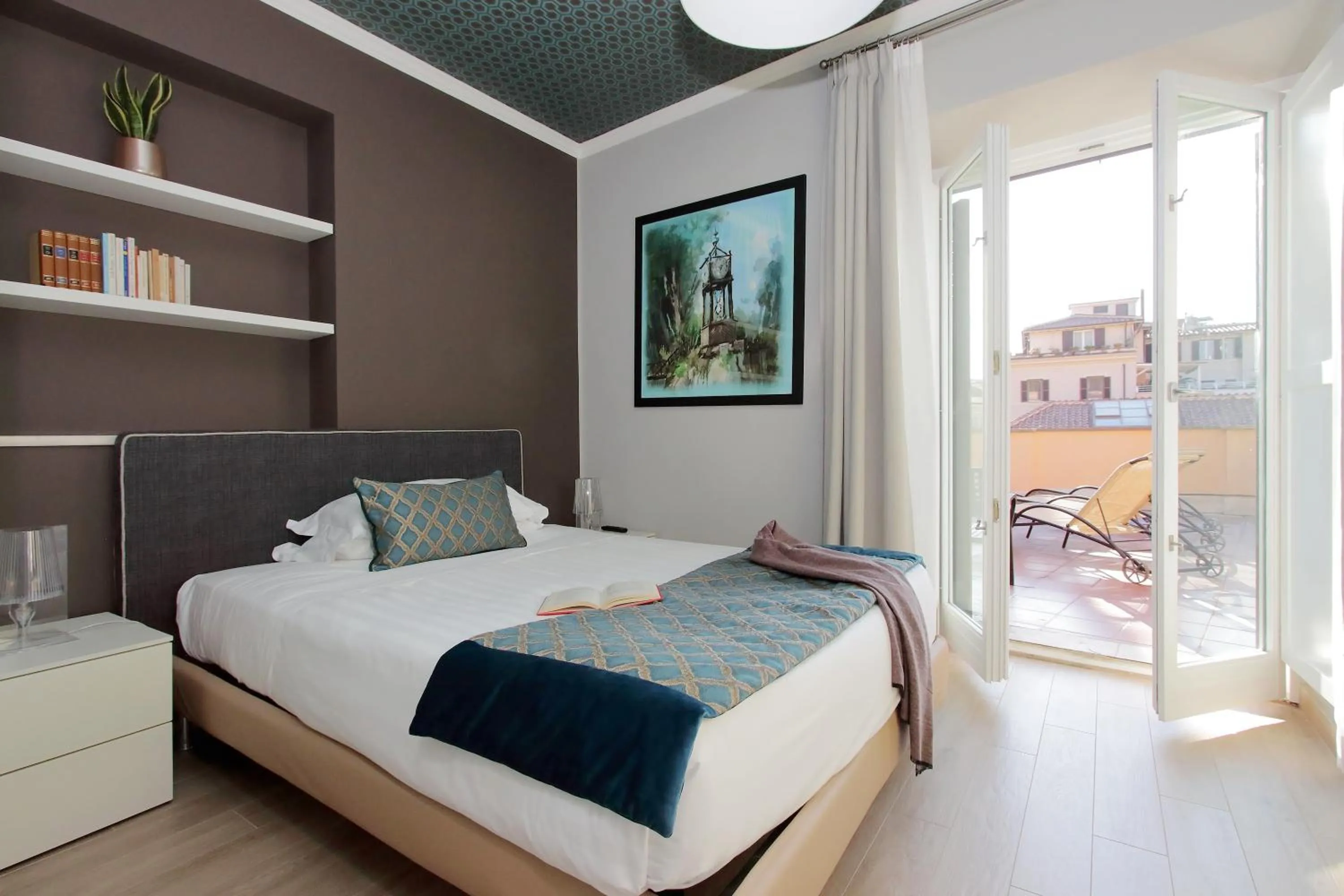 Bed in Piazzetta Margutta - My Extra Home