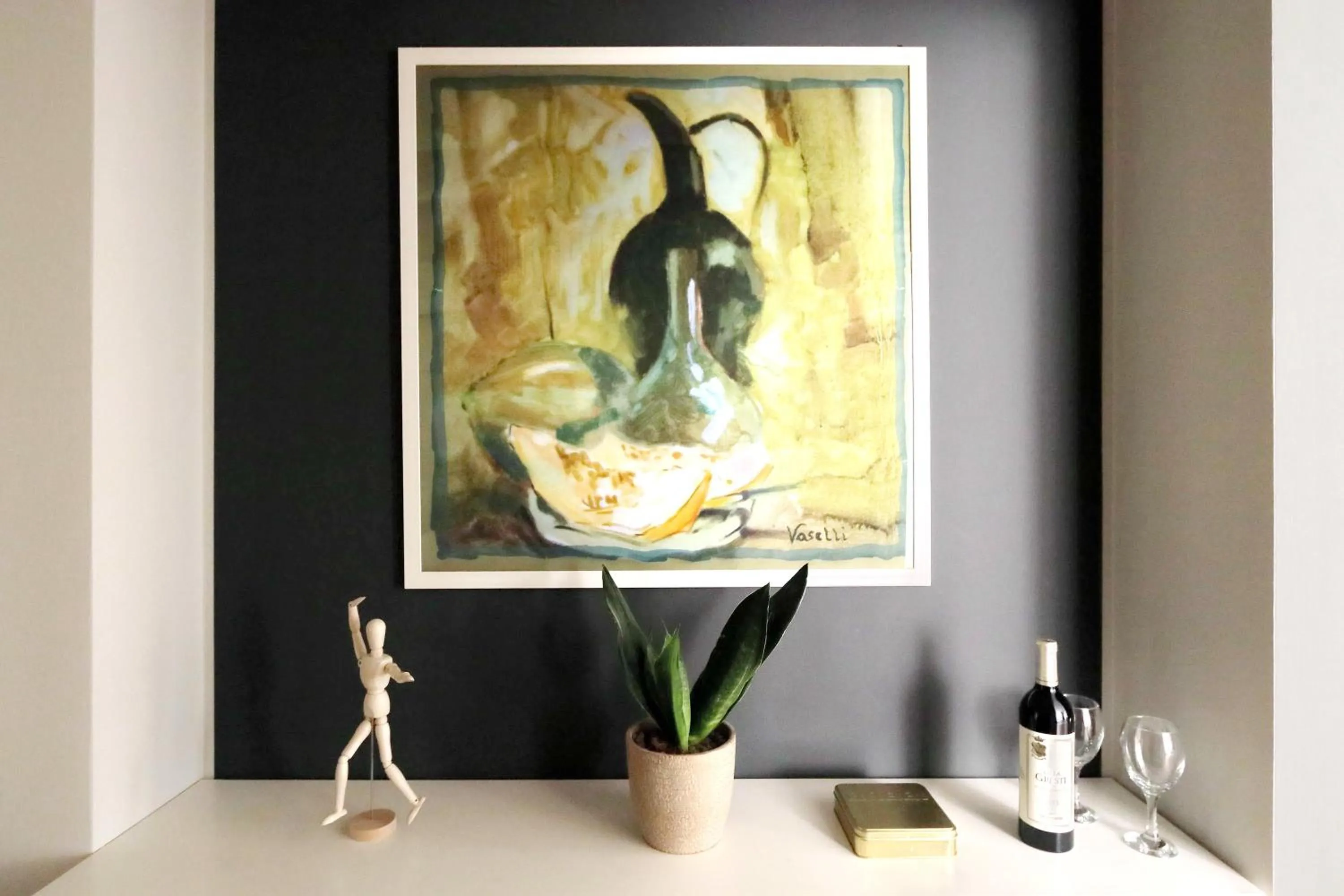 Decorative detail in Piazzetta Margutta - My Extra Home