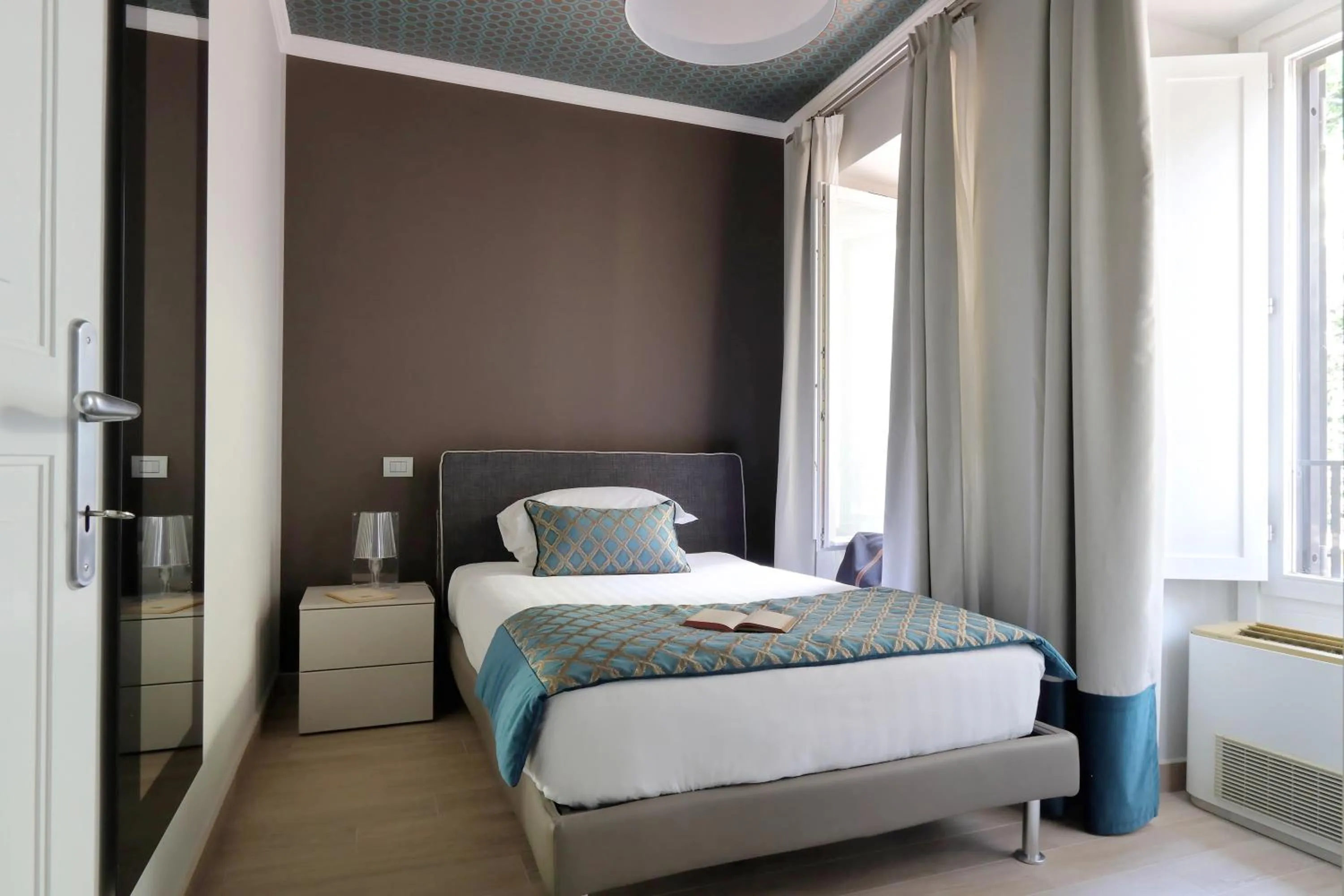 Bed in Piazzetta Margutta - My Extra Home