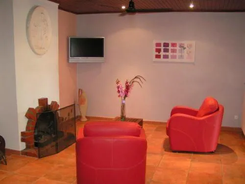 Lounge or bar in Logis Le Printemps Hôtel Restaurant - Montélimar