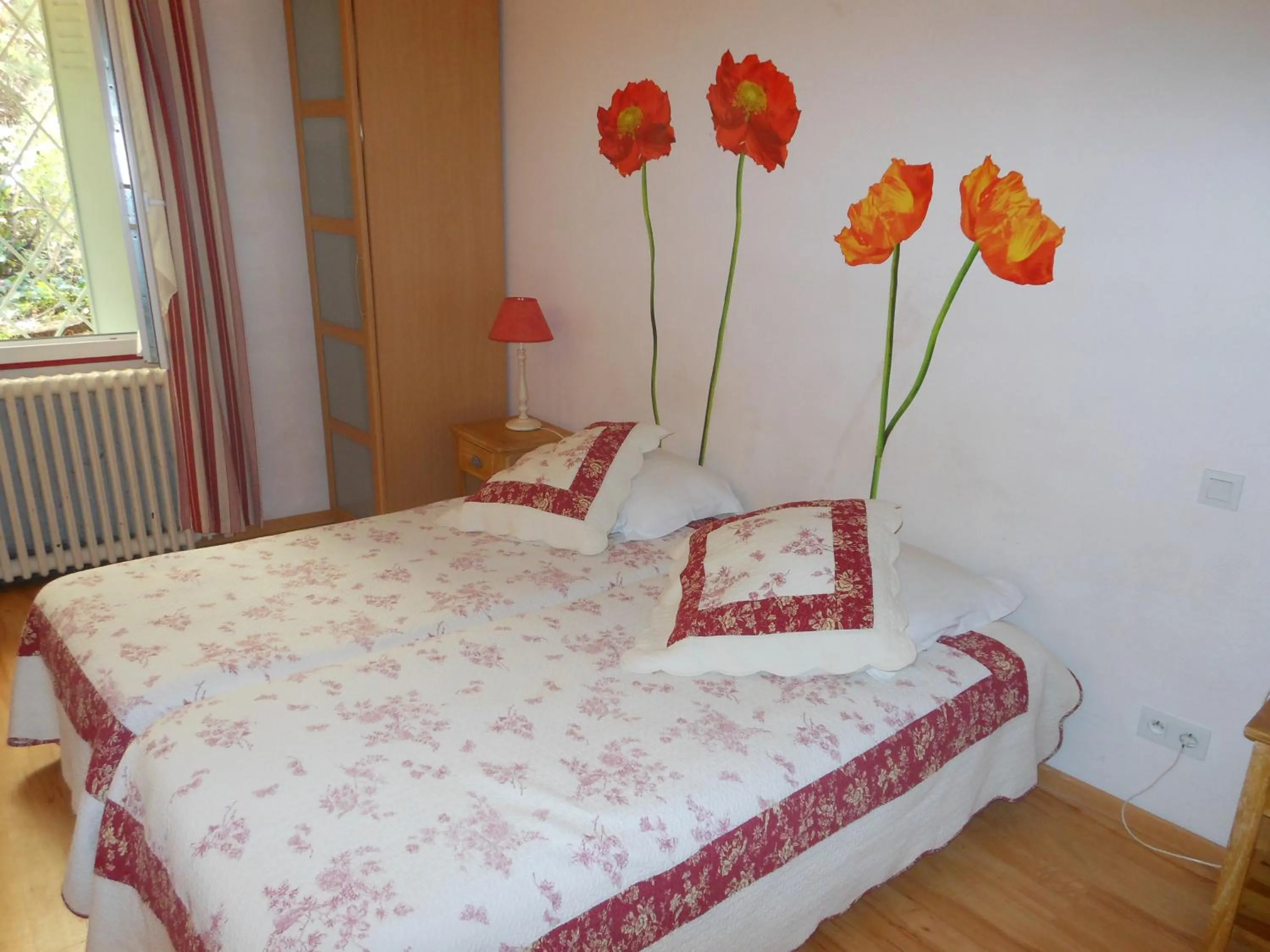 Photo of the whole room, Bed in Logis Le Printemps Hôtel Restaurant - Montélimar