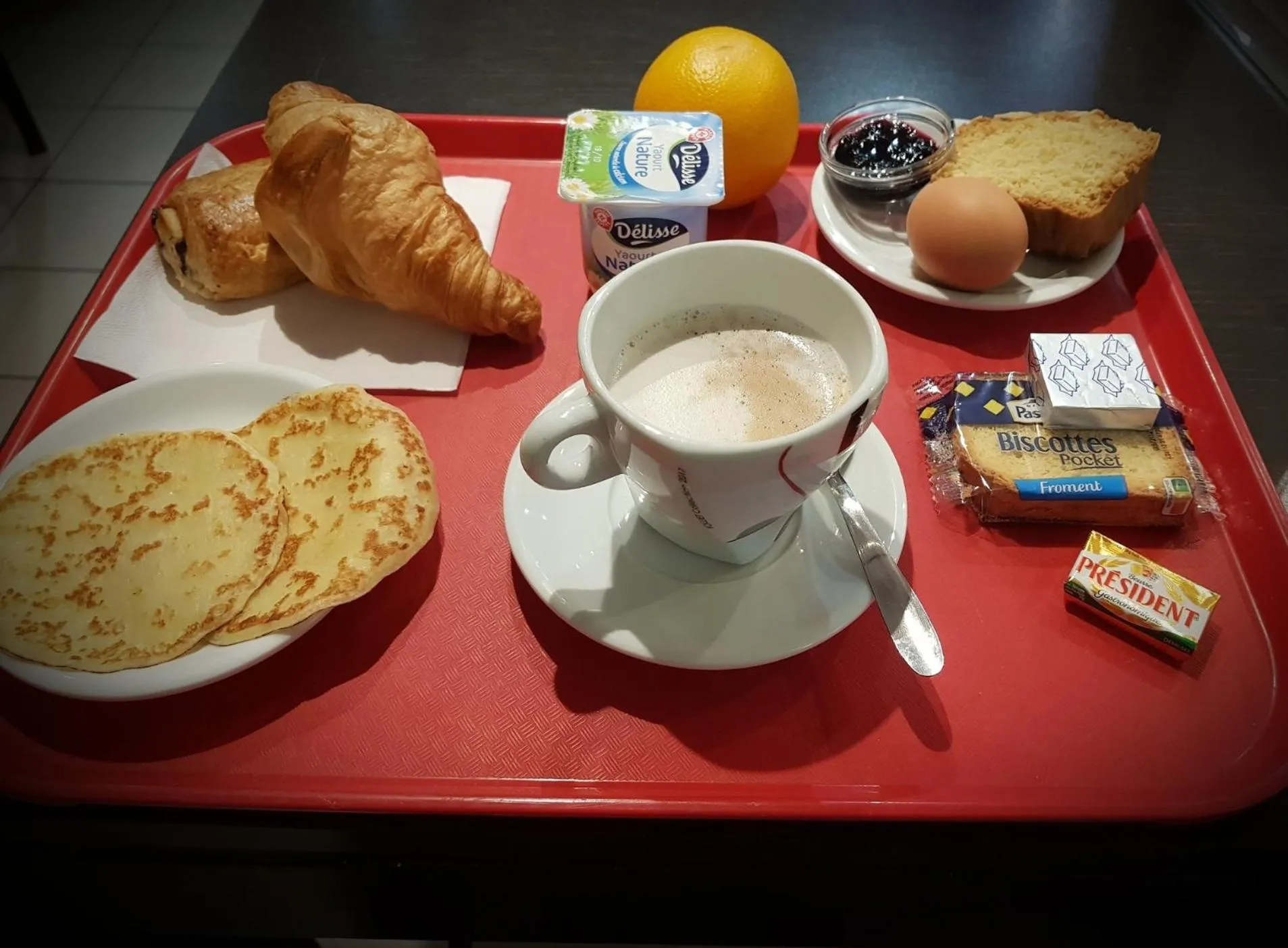 Breakfast in FH Confort Annecy