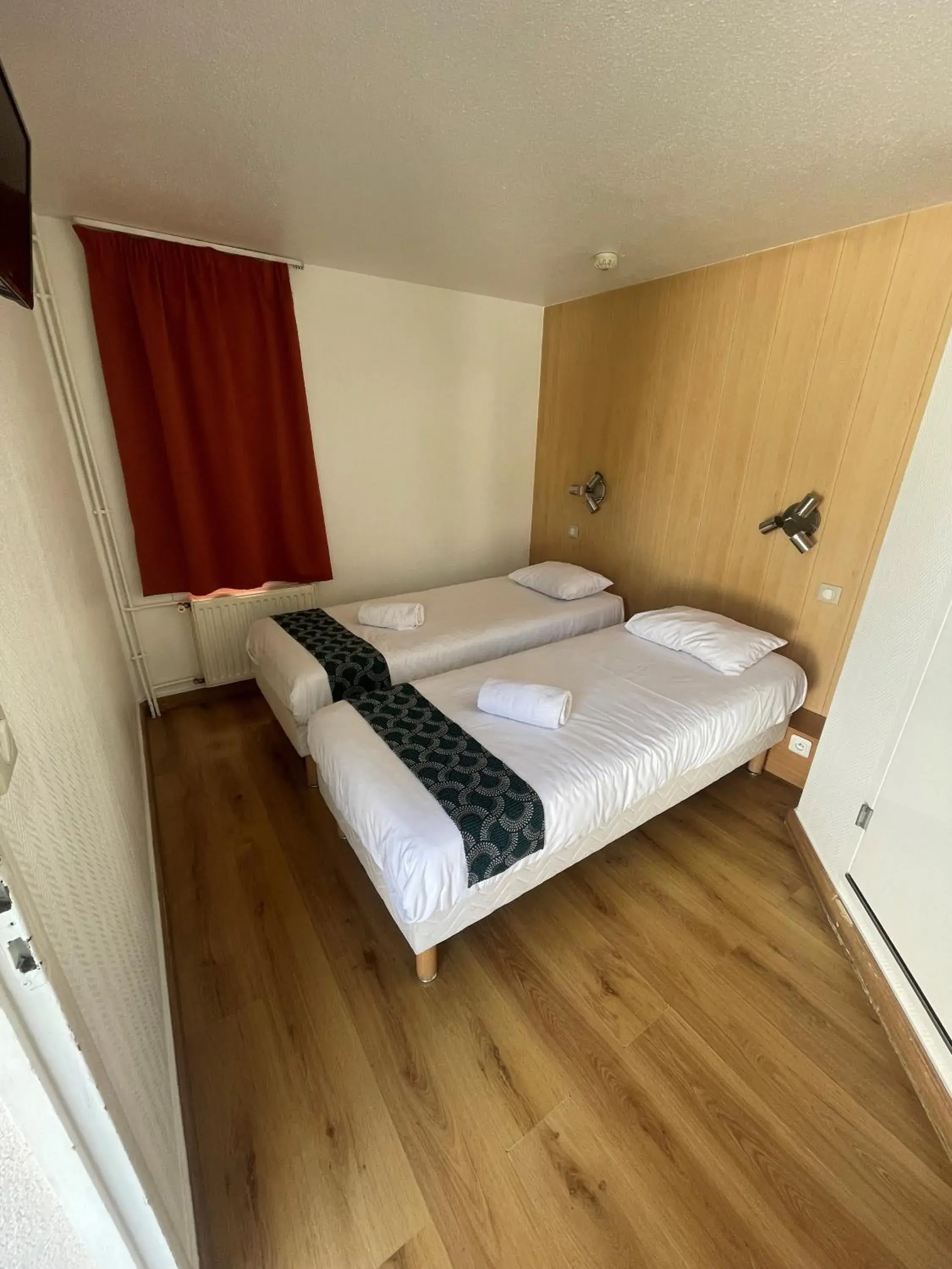 Twin Room in FH Confort Annecy Twin Room in FH Confort Annecy