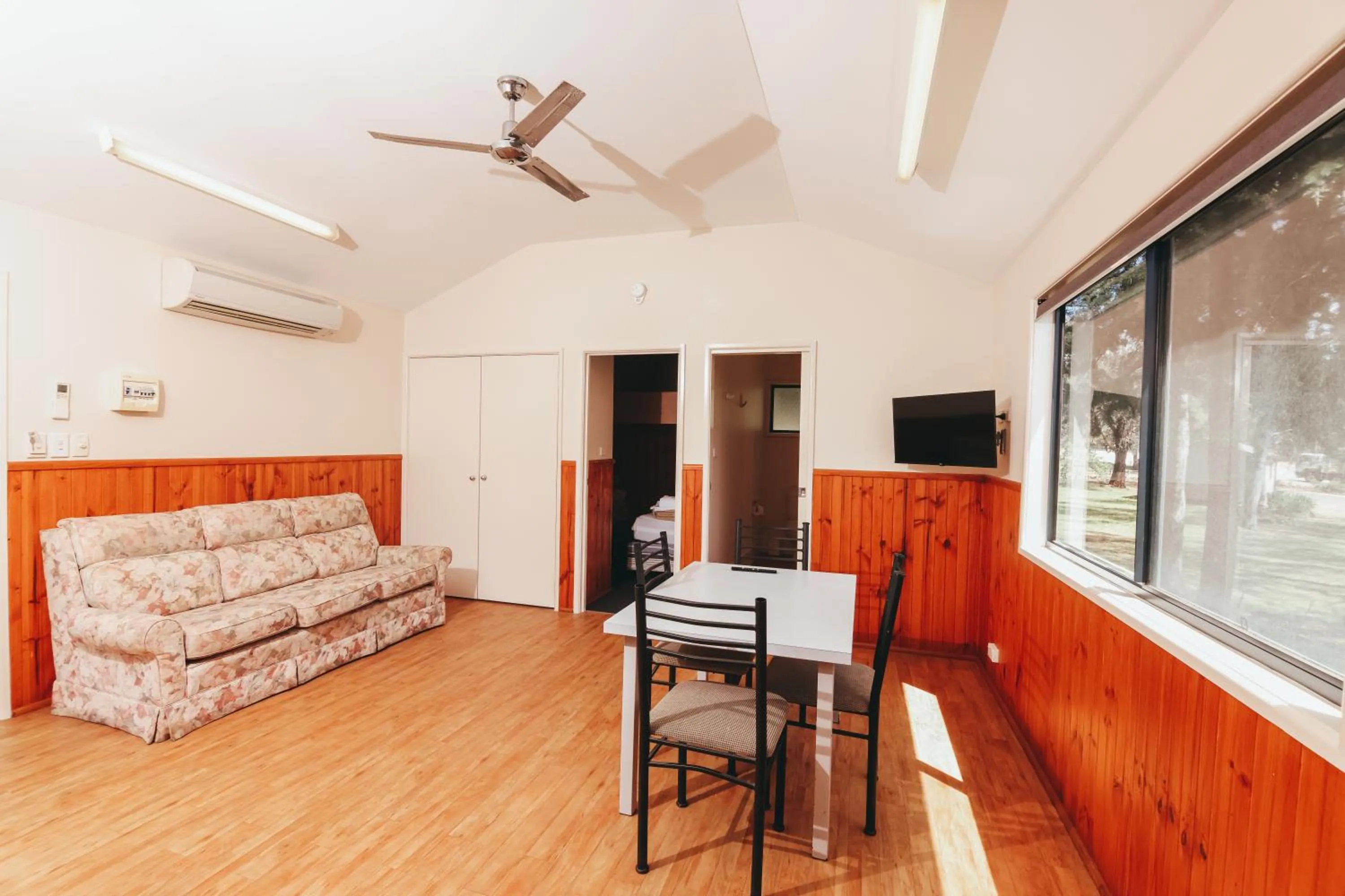Communal lounge/ TV room in Eaglehawk Park Canberra