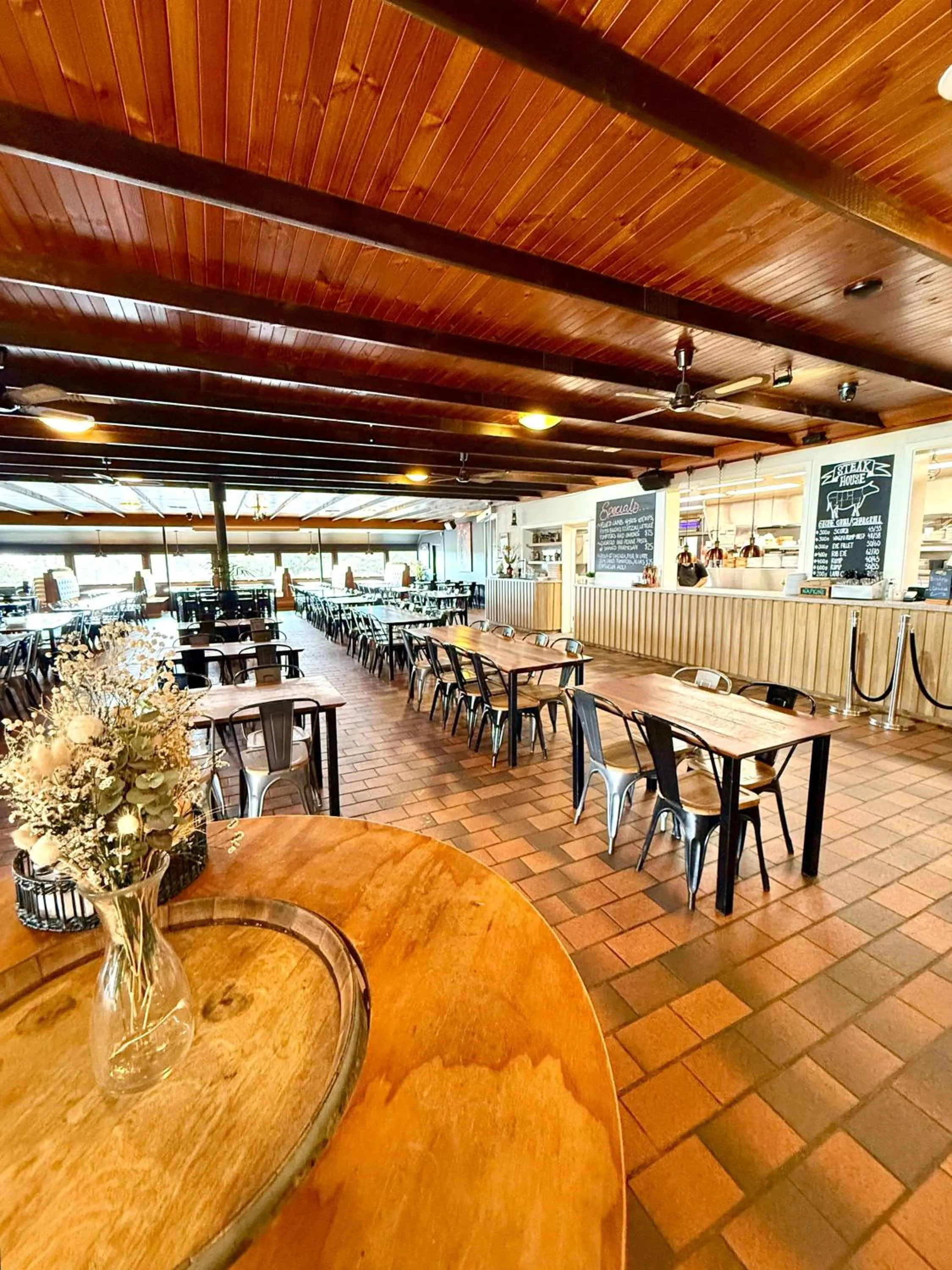 Lounge or bar in Eaglehawk Park Canberra
