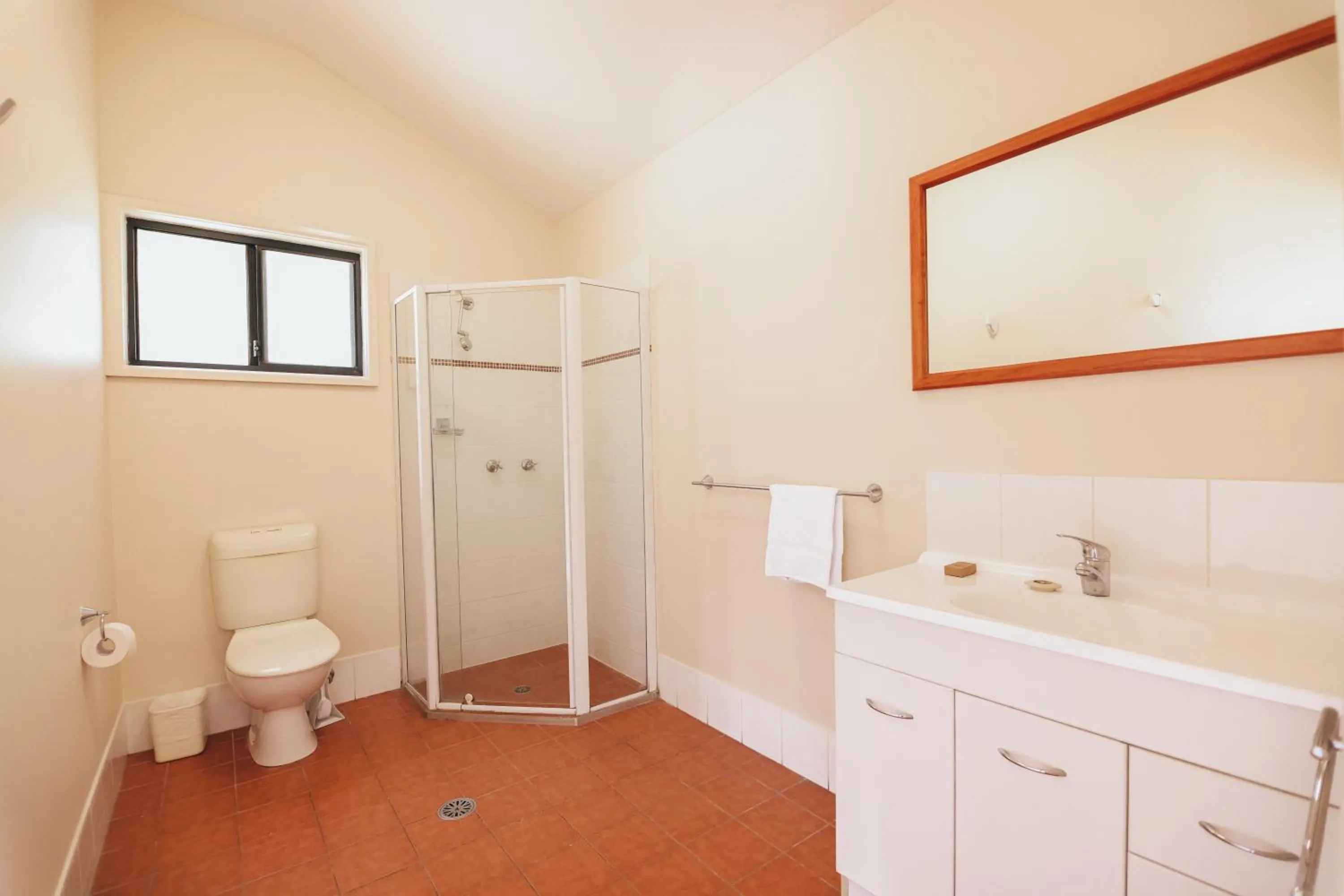 Bathroom in Eaglehawk Park Canberra