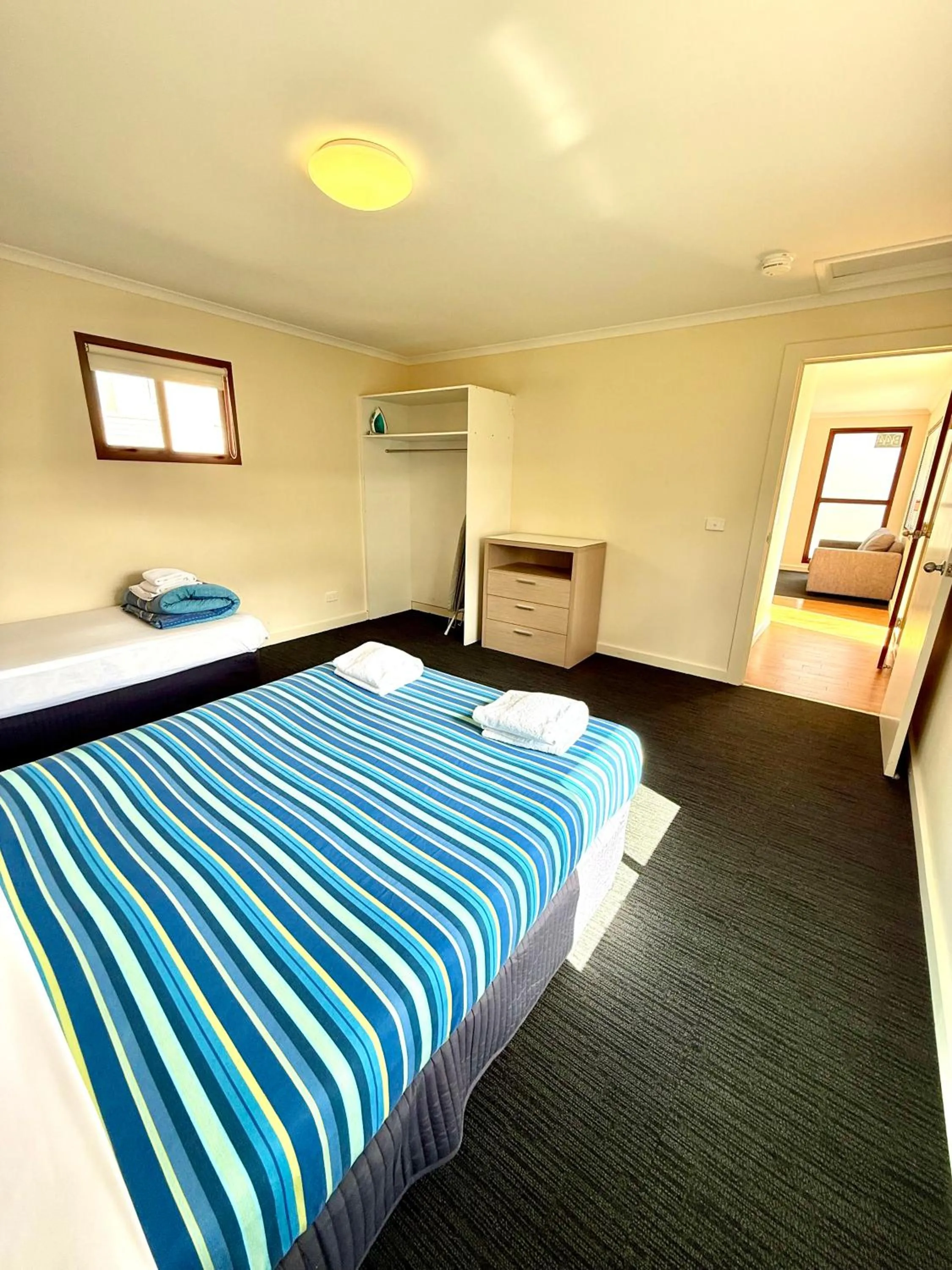 Photo of the whole room, Bed in Eaglehawk Park Canberra