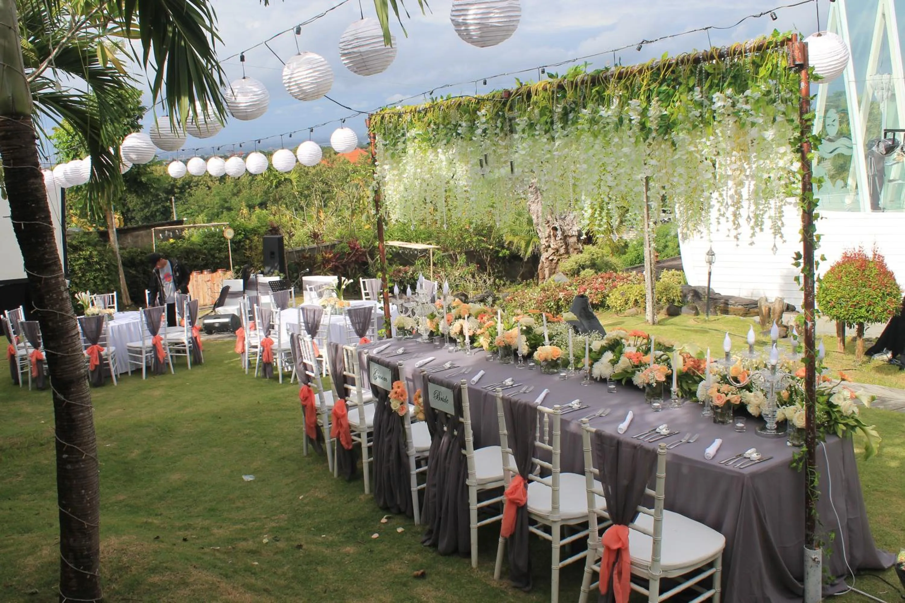 Area and facilities in Noah Villa and Chapel