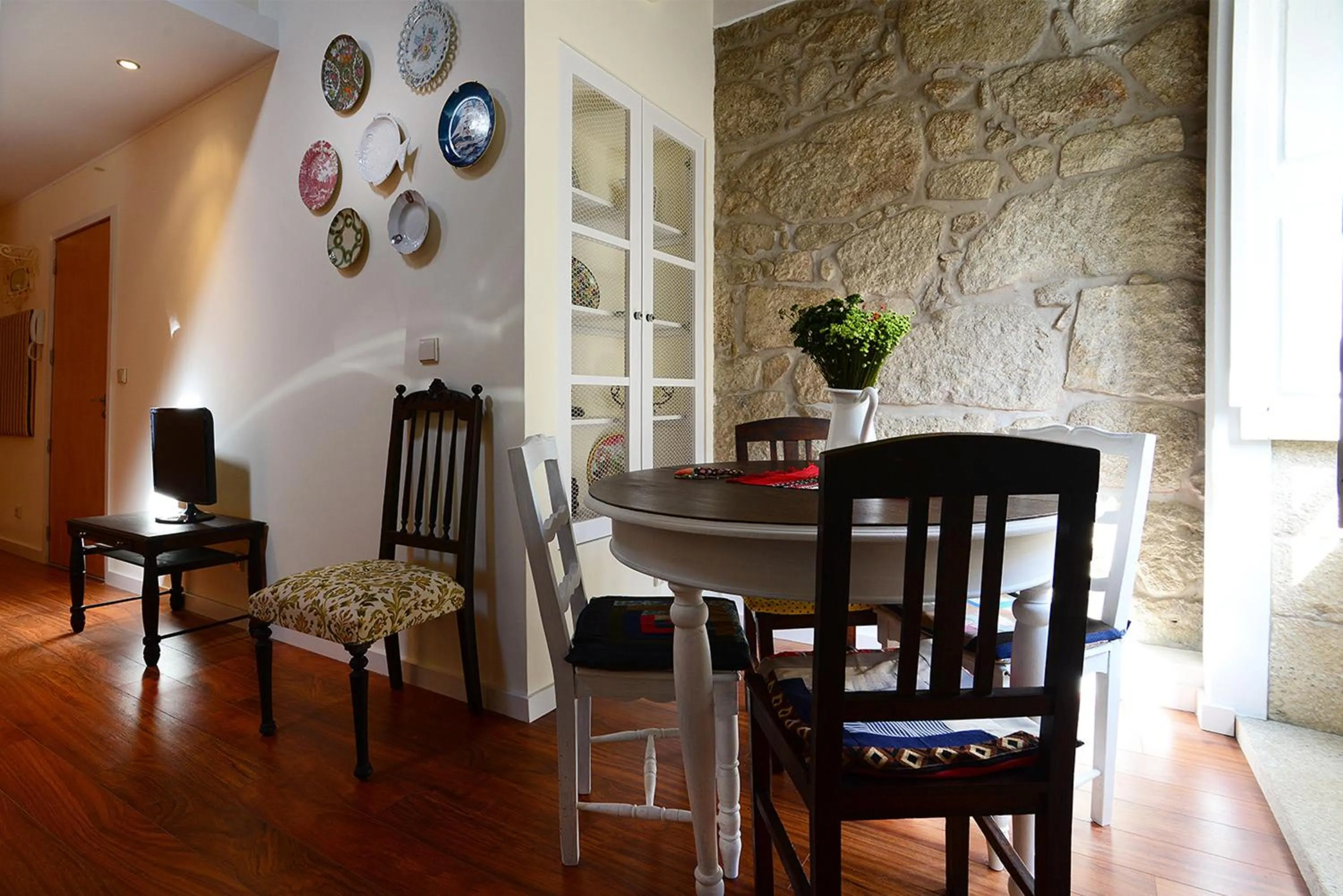 Dining area in Vitoria Apartments