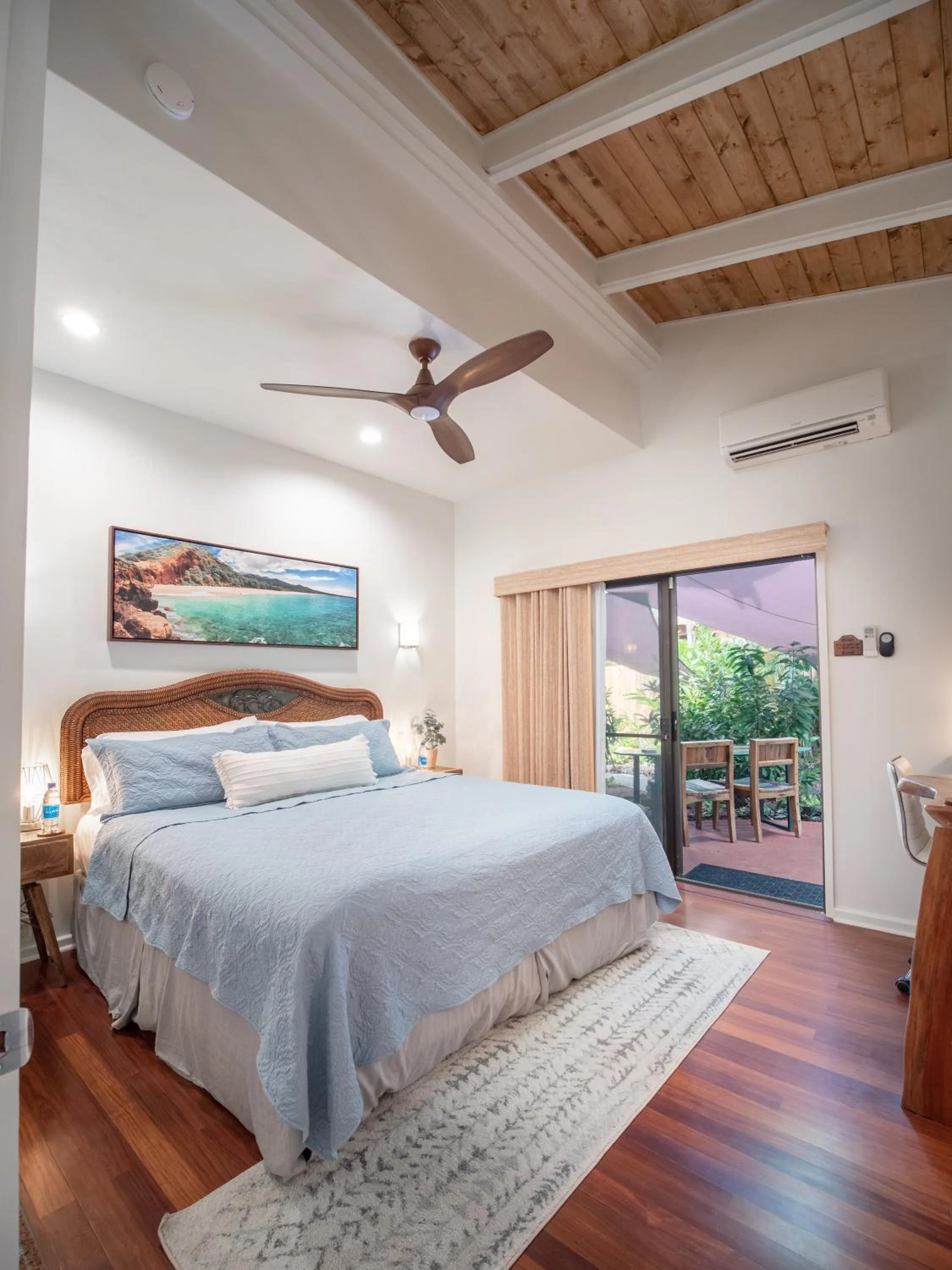 Bed in Noahs Hideaway Luxury B&B