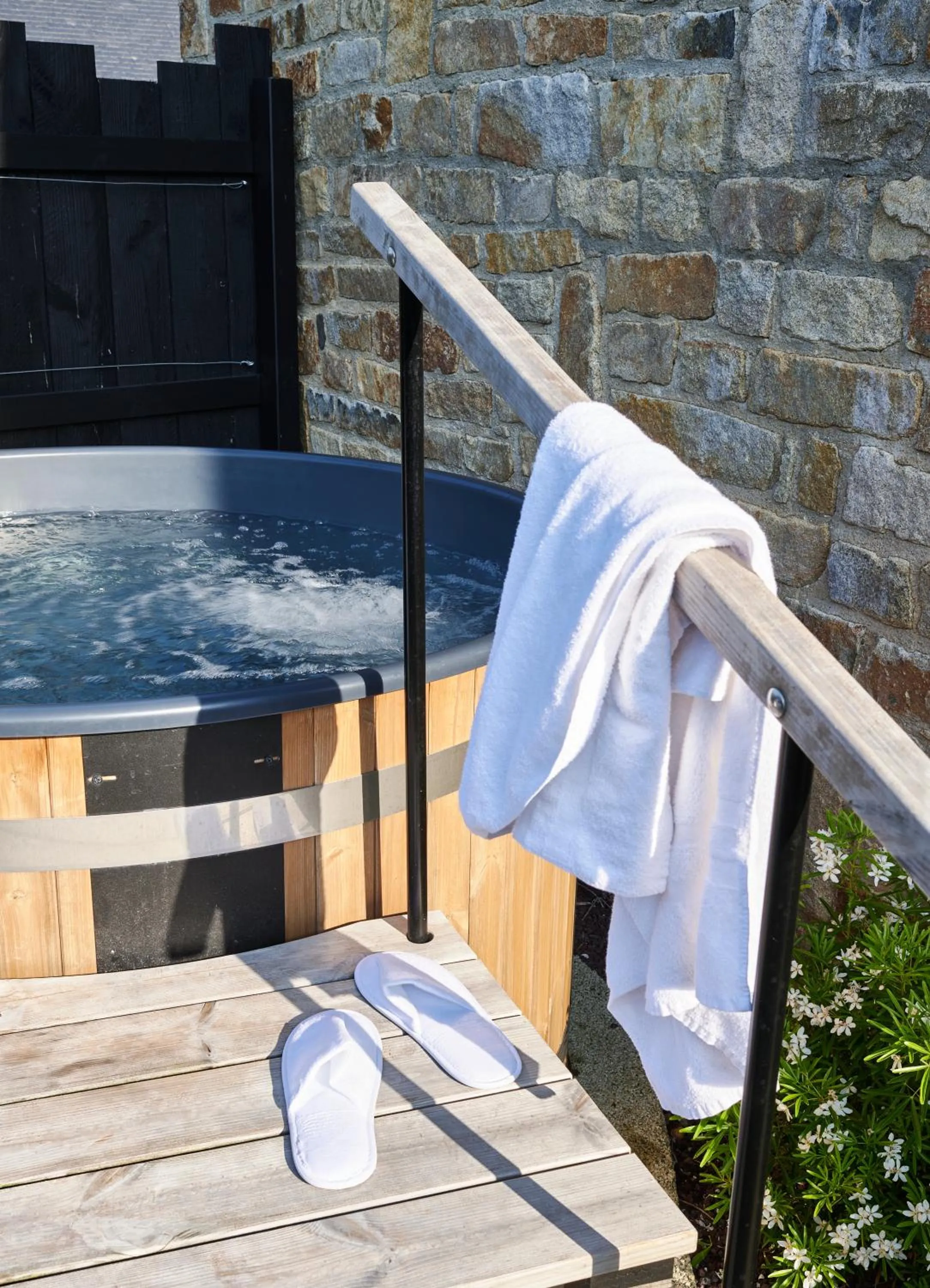 Hot Tub in Hôtel Oré, Saint-Malo