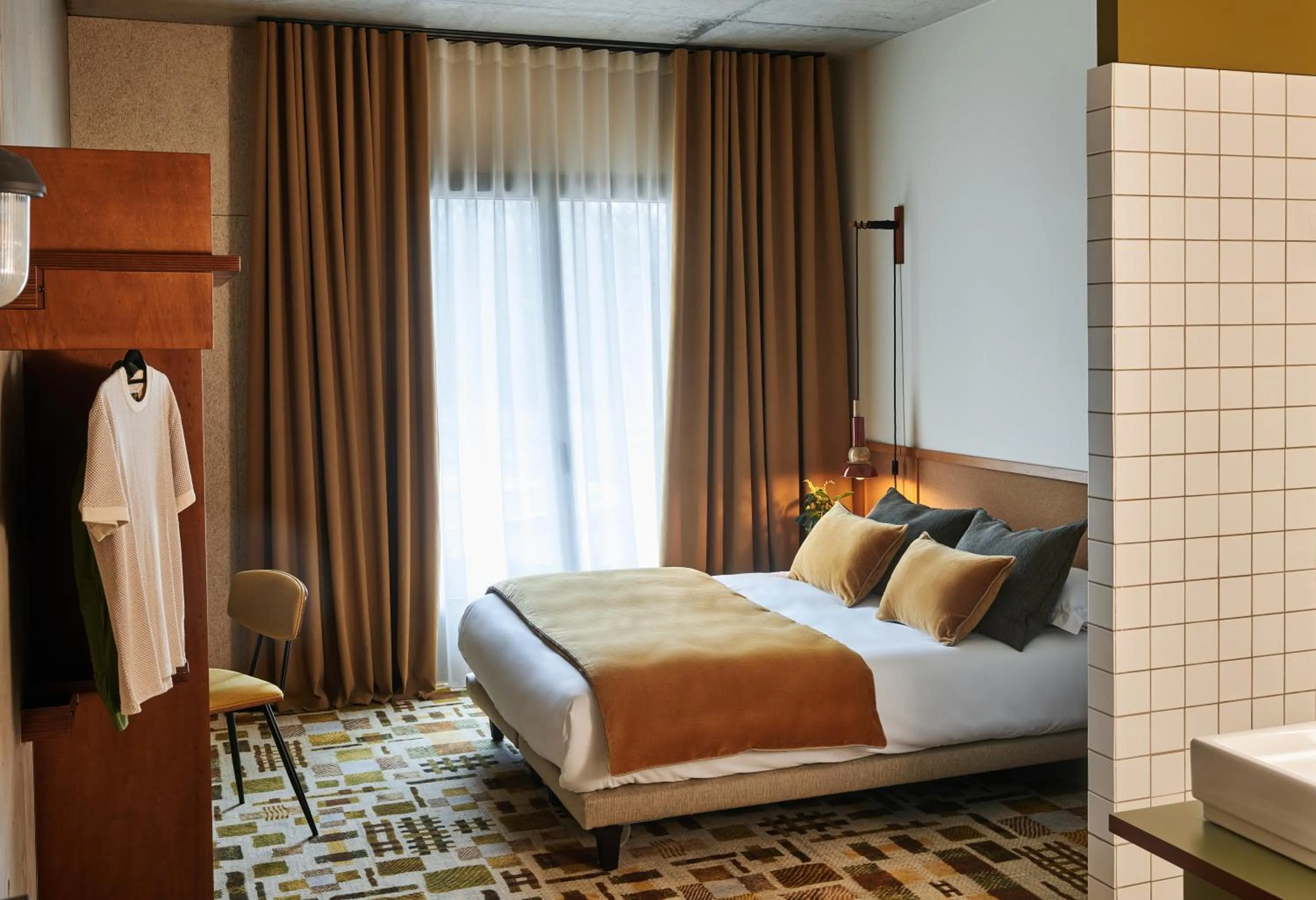 Photo of the whole room, Bed in Hôtel Oré, Saint-Malo