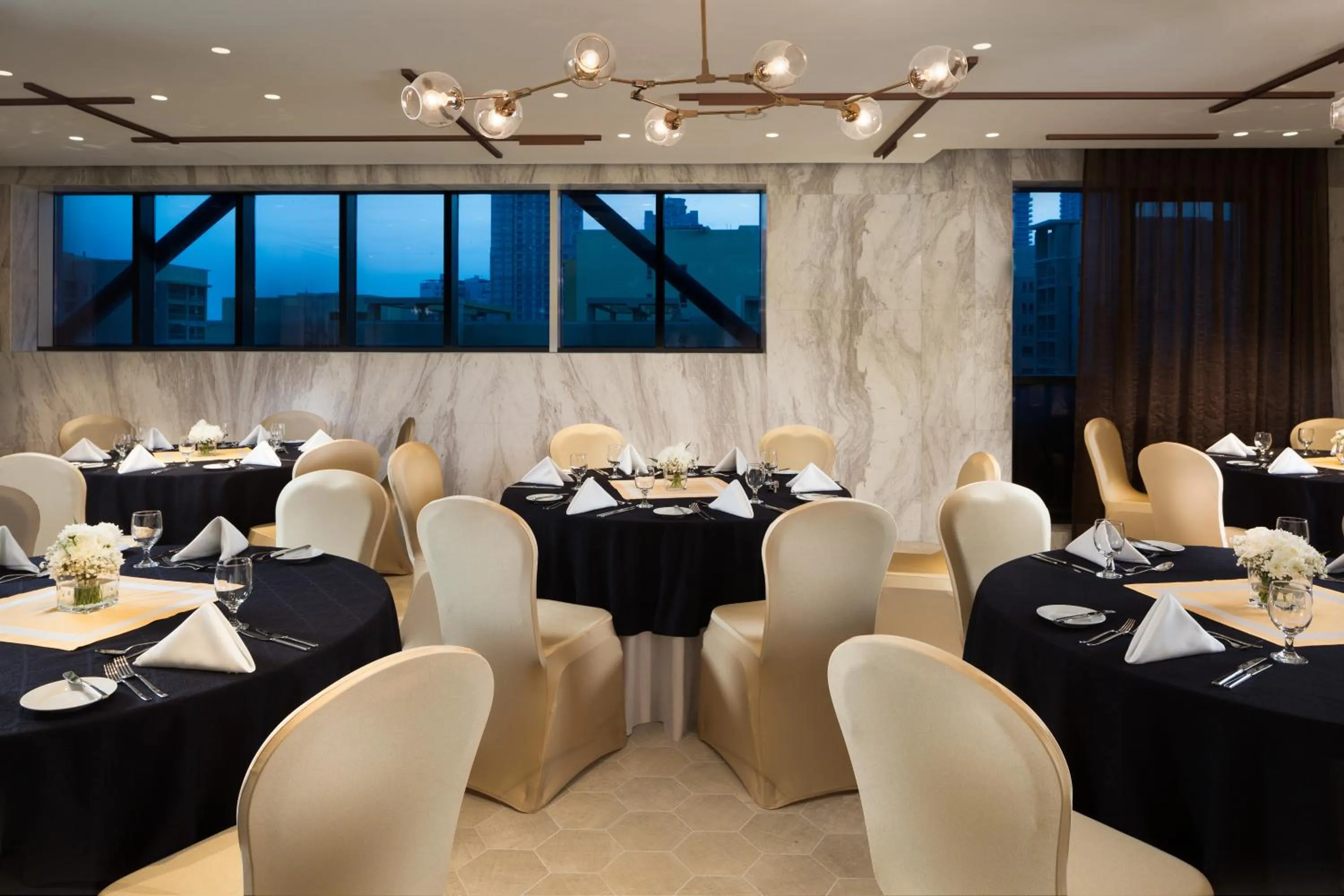 Restaurant/places to eat in Millennium Place Barsha Heights Hotel Apartments