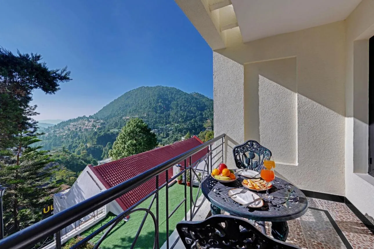 Balcony/Terrace in 8fold-Pinecrest By LaRiSa, Bhimtal