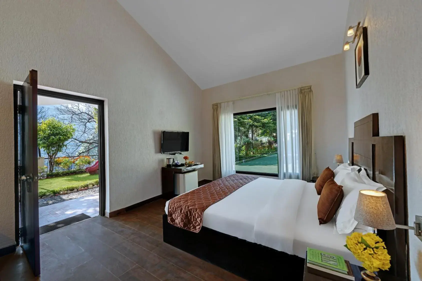 Bedroom, Bed in 8fold-Pinecrest By LaRiSa, Bhimtal Bedroom, Bed in 8fold-Pinecrest By LaRiSa, Bhimtal