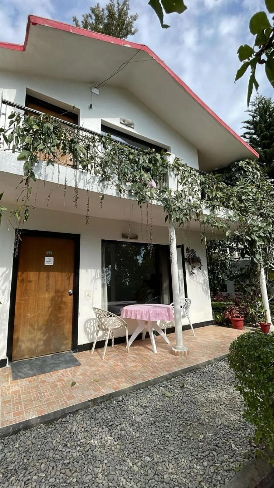 8fold-Pinecrest By LaRiSa, Bhimtal