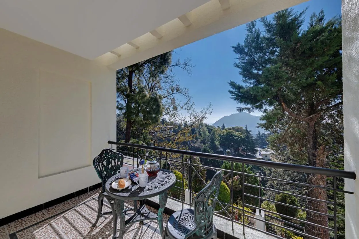 Balcony/Terrace in 8fold-Pinecrest By LaRiSa, Bhimtal